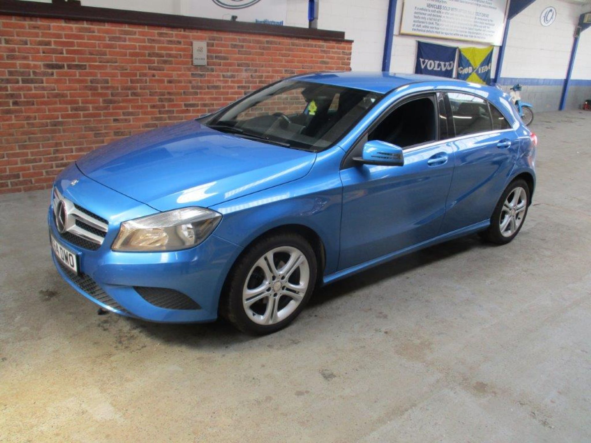 64 14 Mercedes A180 Blue-CY Sport