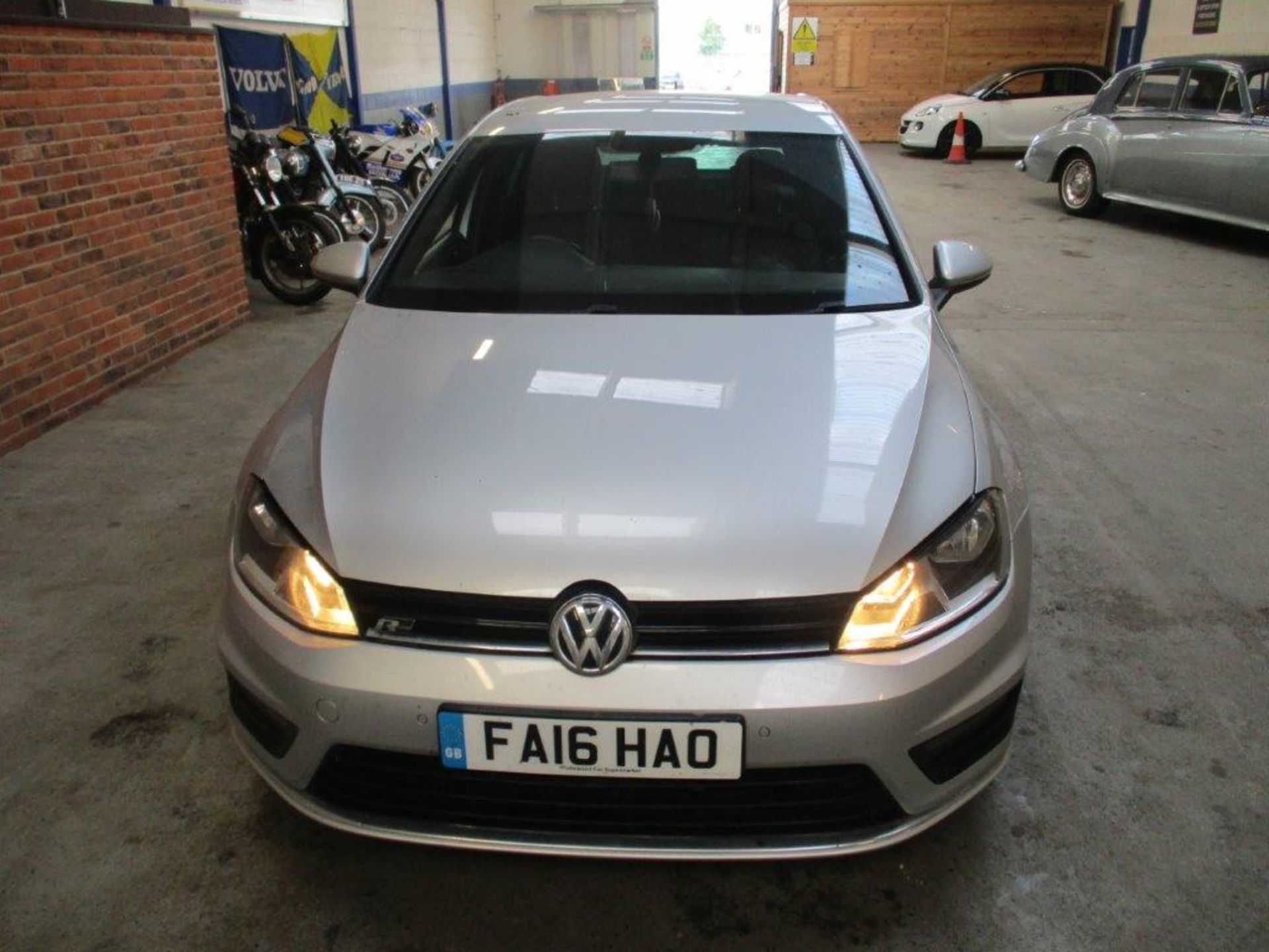 16 16 VW Golf R-Line TSi - Image 2 of 15