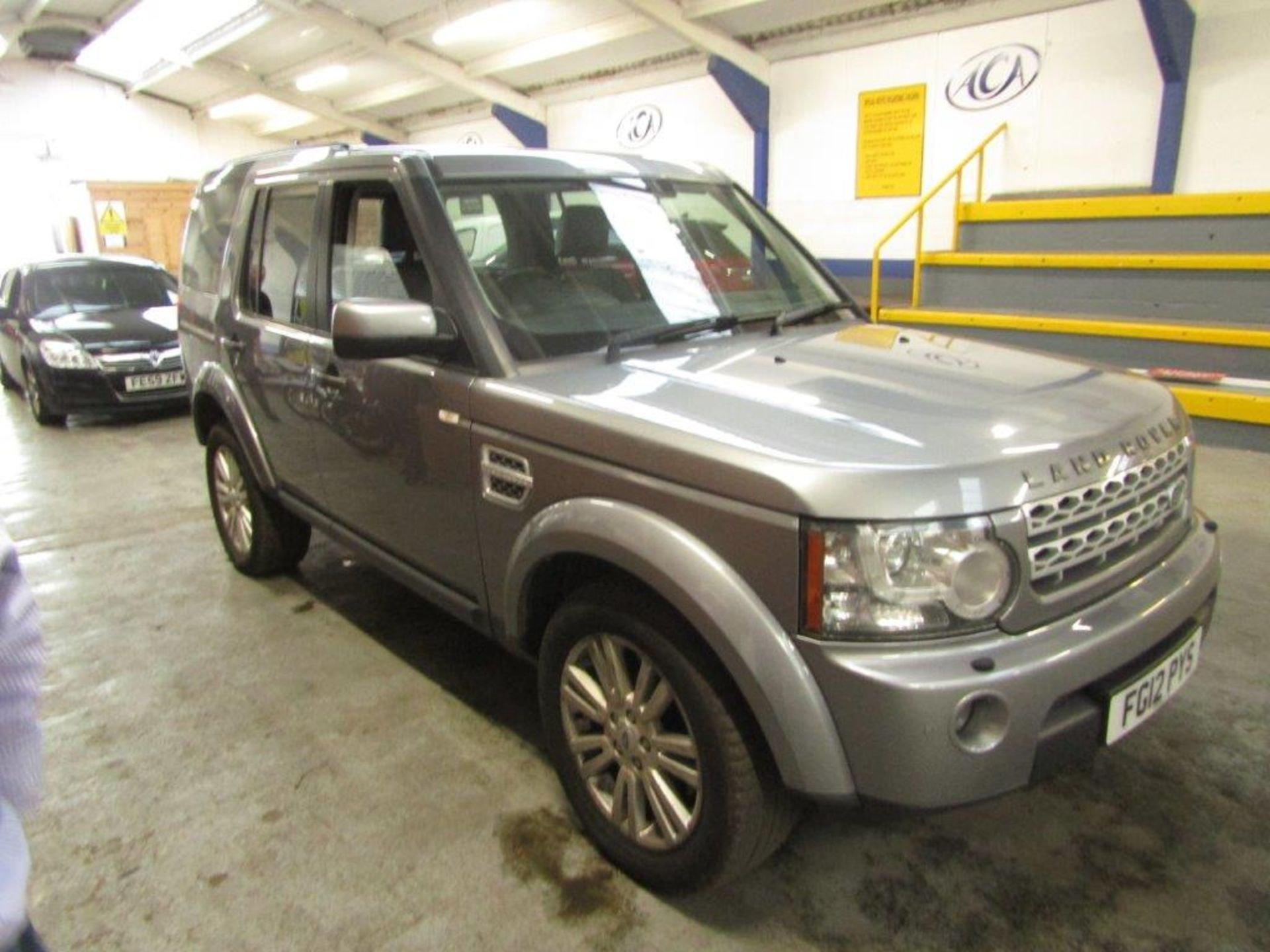 12 12 Land Rover Discovery XS SDV6 - Image 4 of 11