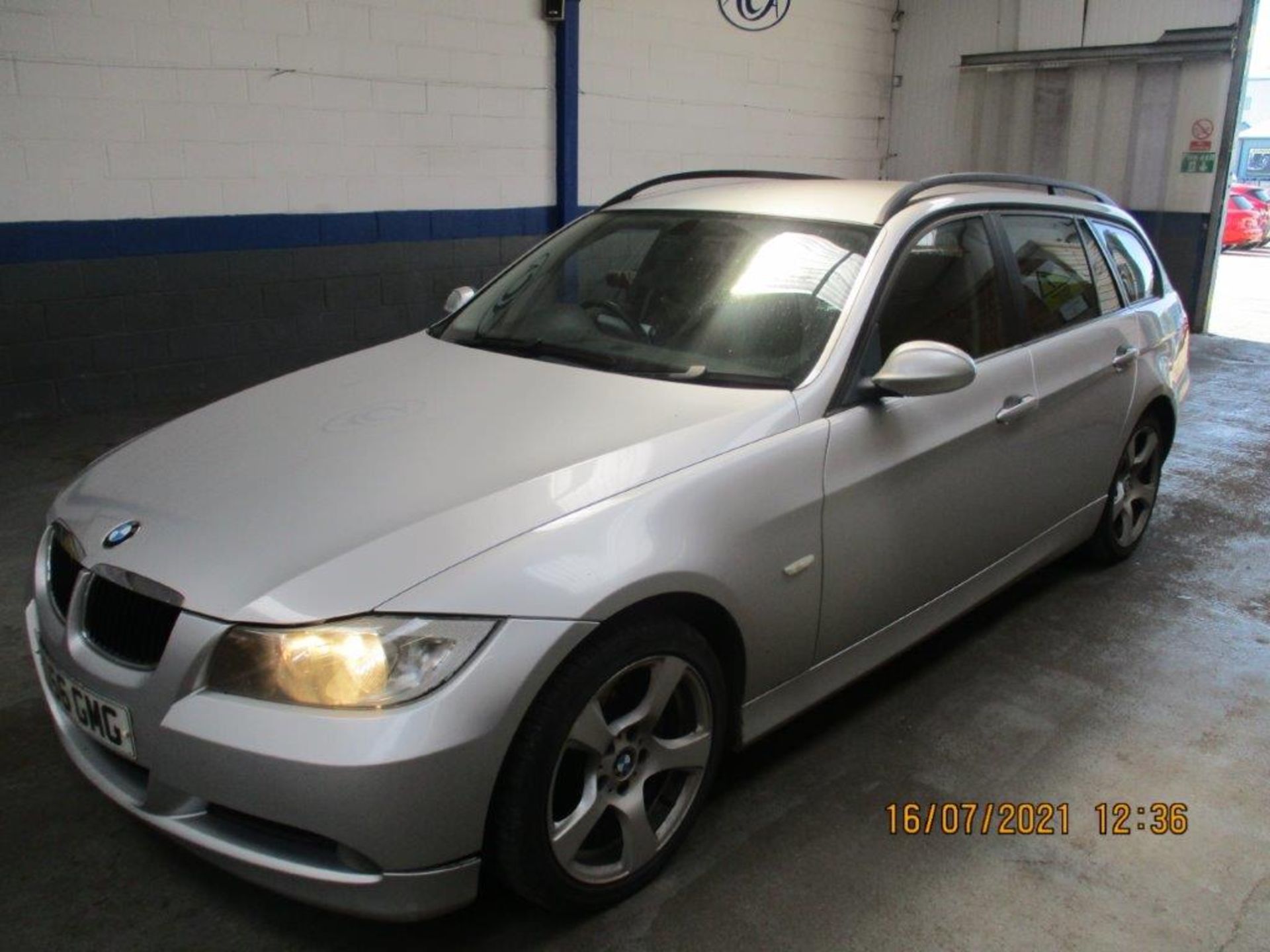 56 06 BMW 318D ES Touring