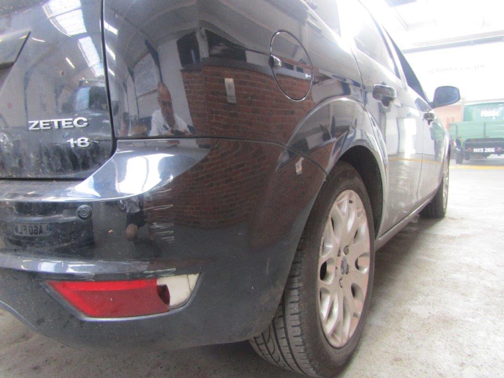 10 10 Ford Focus Zetec 125 - Image 10 of 23