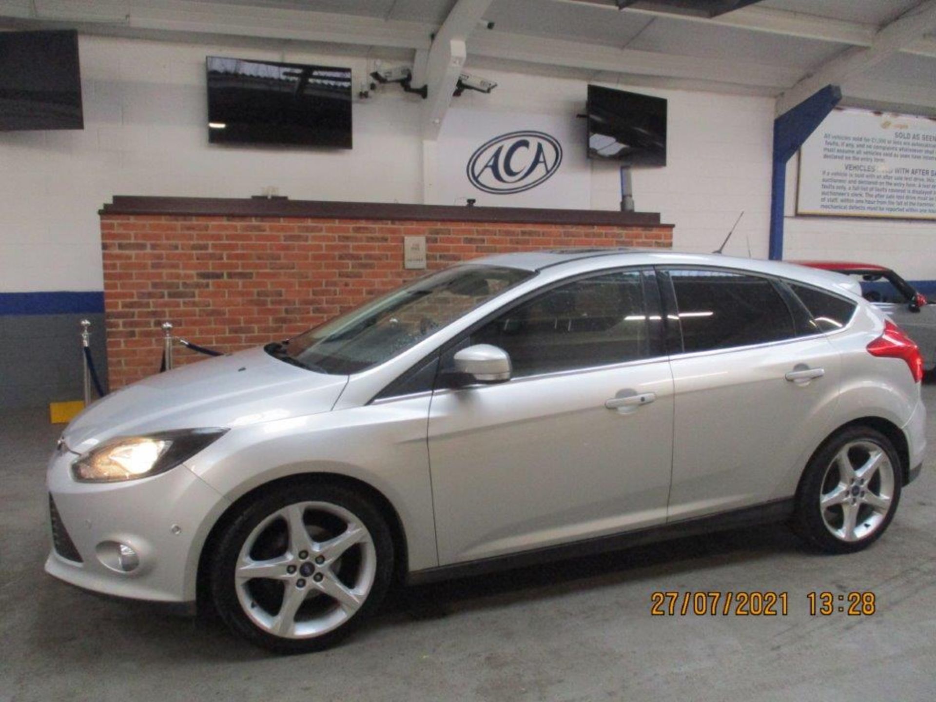 14 14 Ford Focus Titanium Navigator