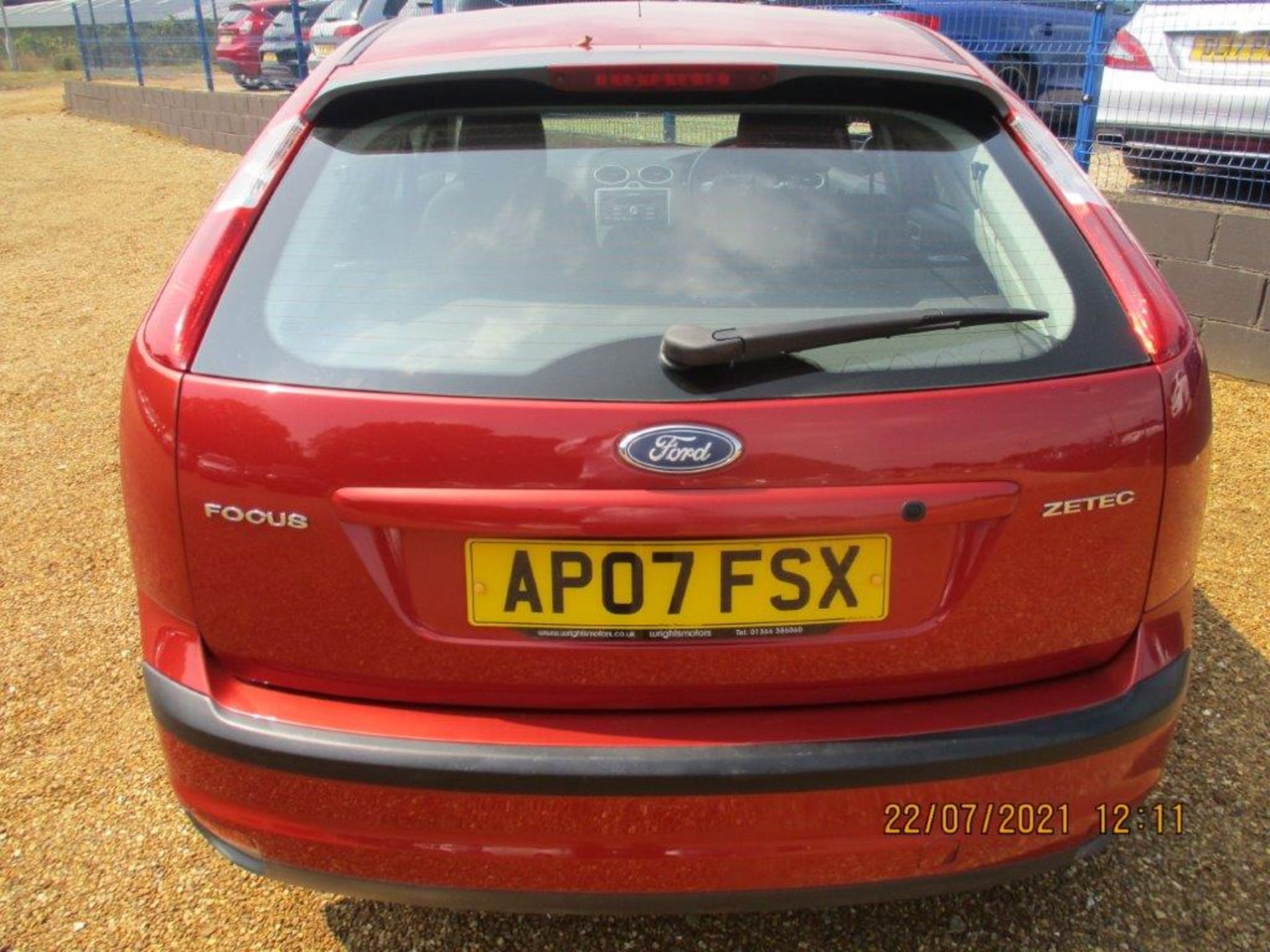 07 07 Ford Focus Zetec Climate - Image 10 of 18