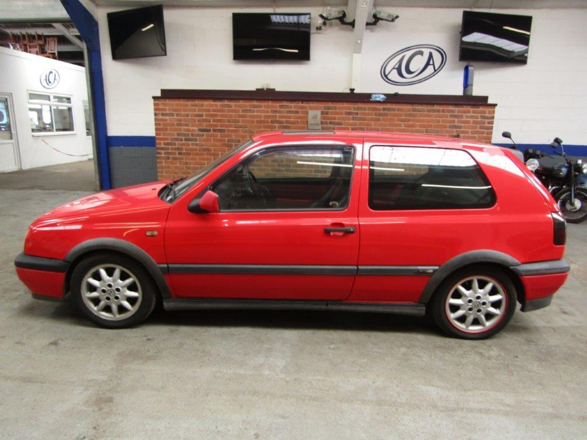 P 96 VW Golf GTi - Image 2 of 25