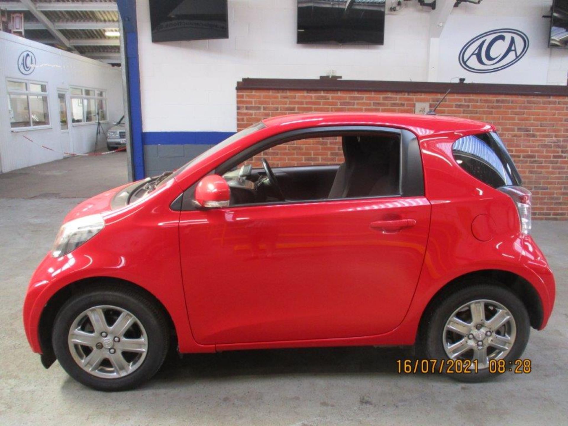 59 09 Toyota iQ2 VVT-i - Image 5 of 21