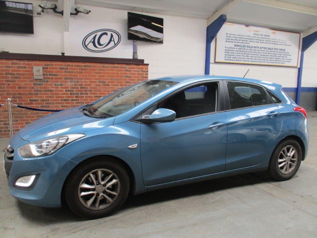 14 14 Hyundai i30 Active Blue Drive