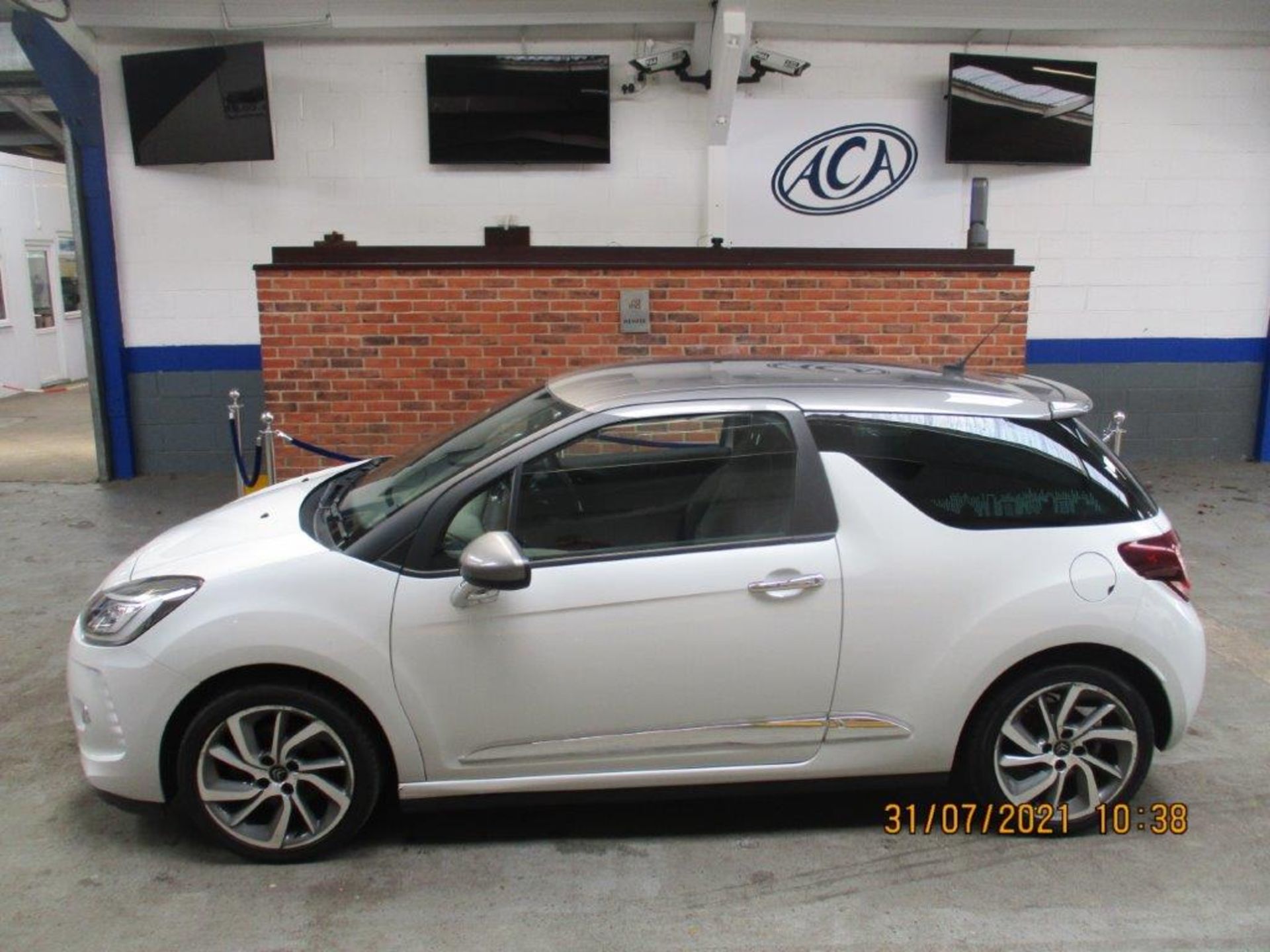 64 14 Citreon DS3 Dsytle Techno - Image 2 of 25