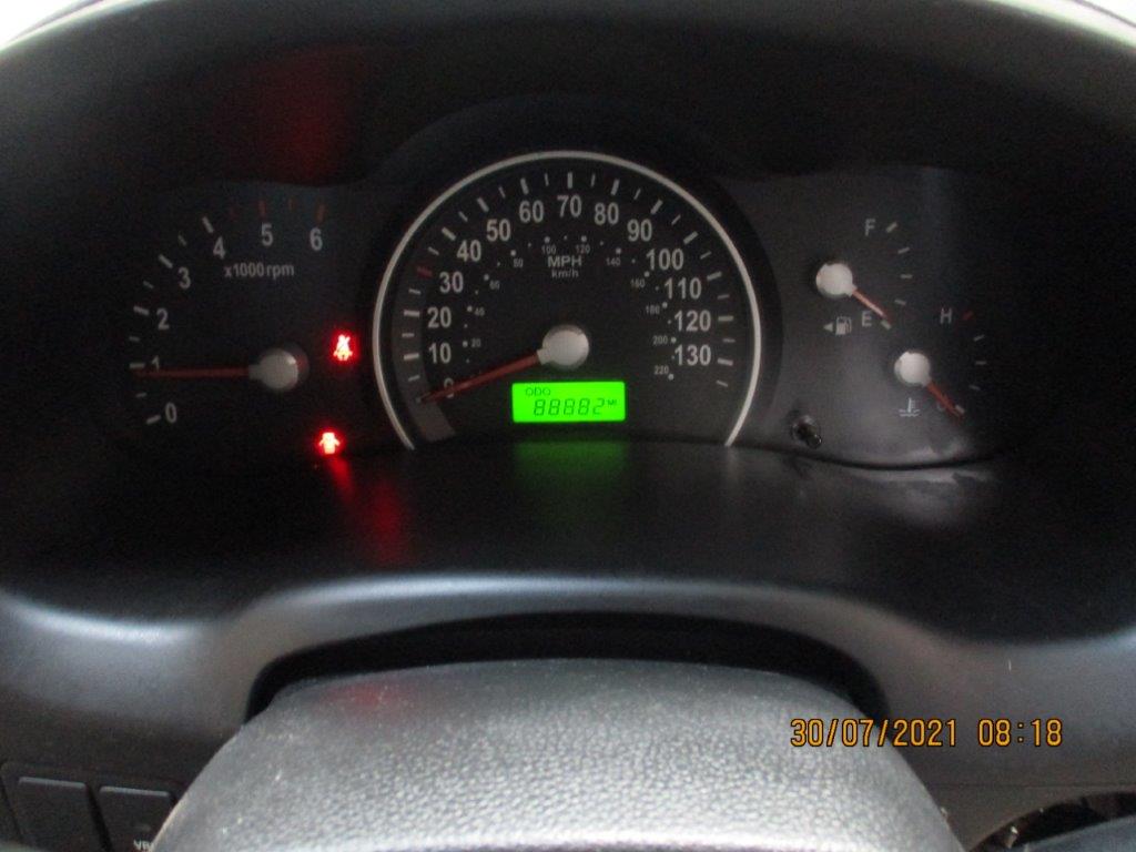 09 58 Kia Sedona LS MPV - Image 22 of 24