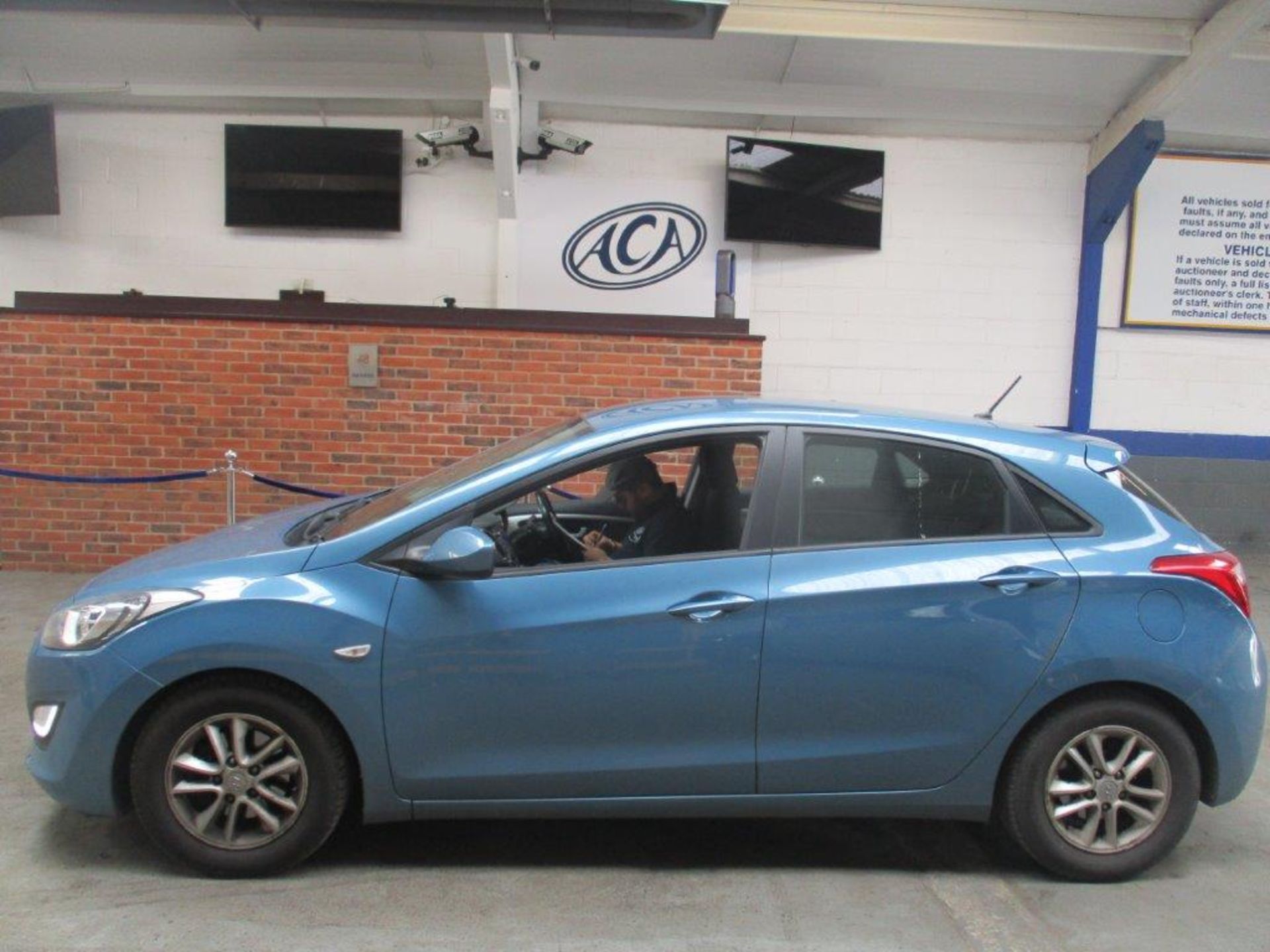 14 14 Hyundai i30 Active Blue Drive - Image 2 of 21