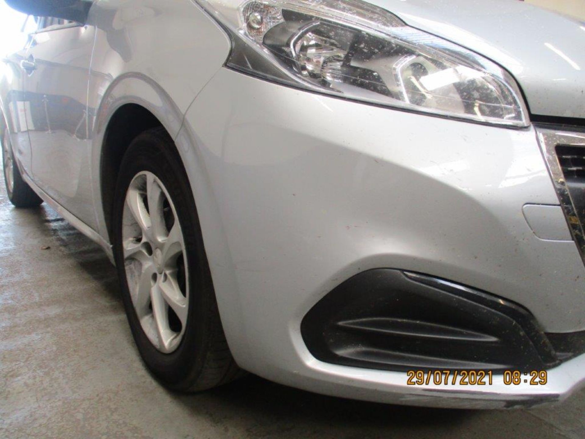 17 67 Peugeot 208 Active 5dr - Image 10 of 18