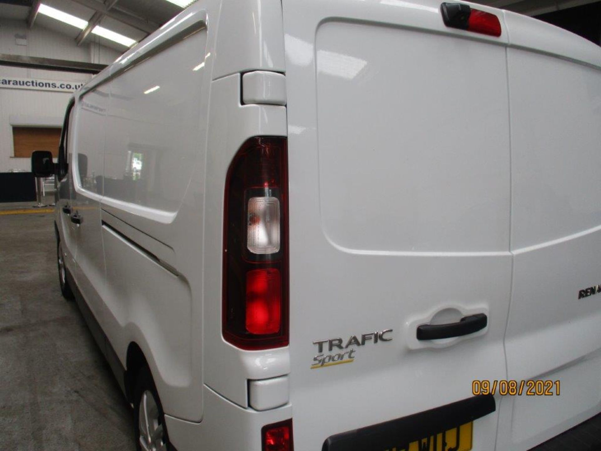 17 17 Renault Trafic LL29 Sport Nav - Image 6 of 31