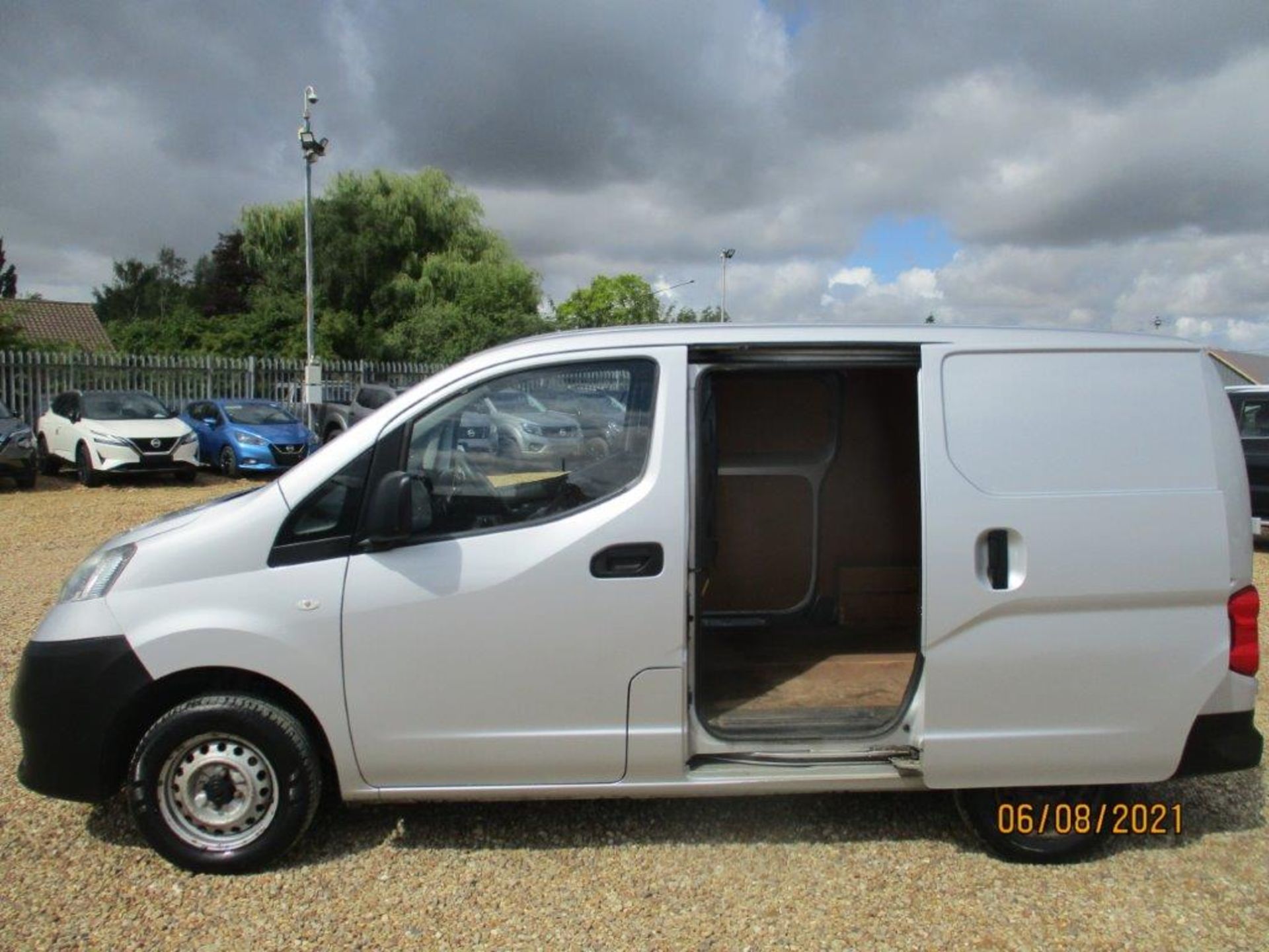 13 13 Nissan NV200 SE DCI - Image 2 of 25