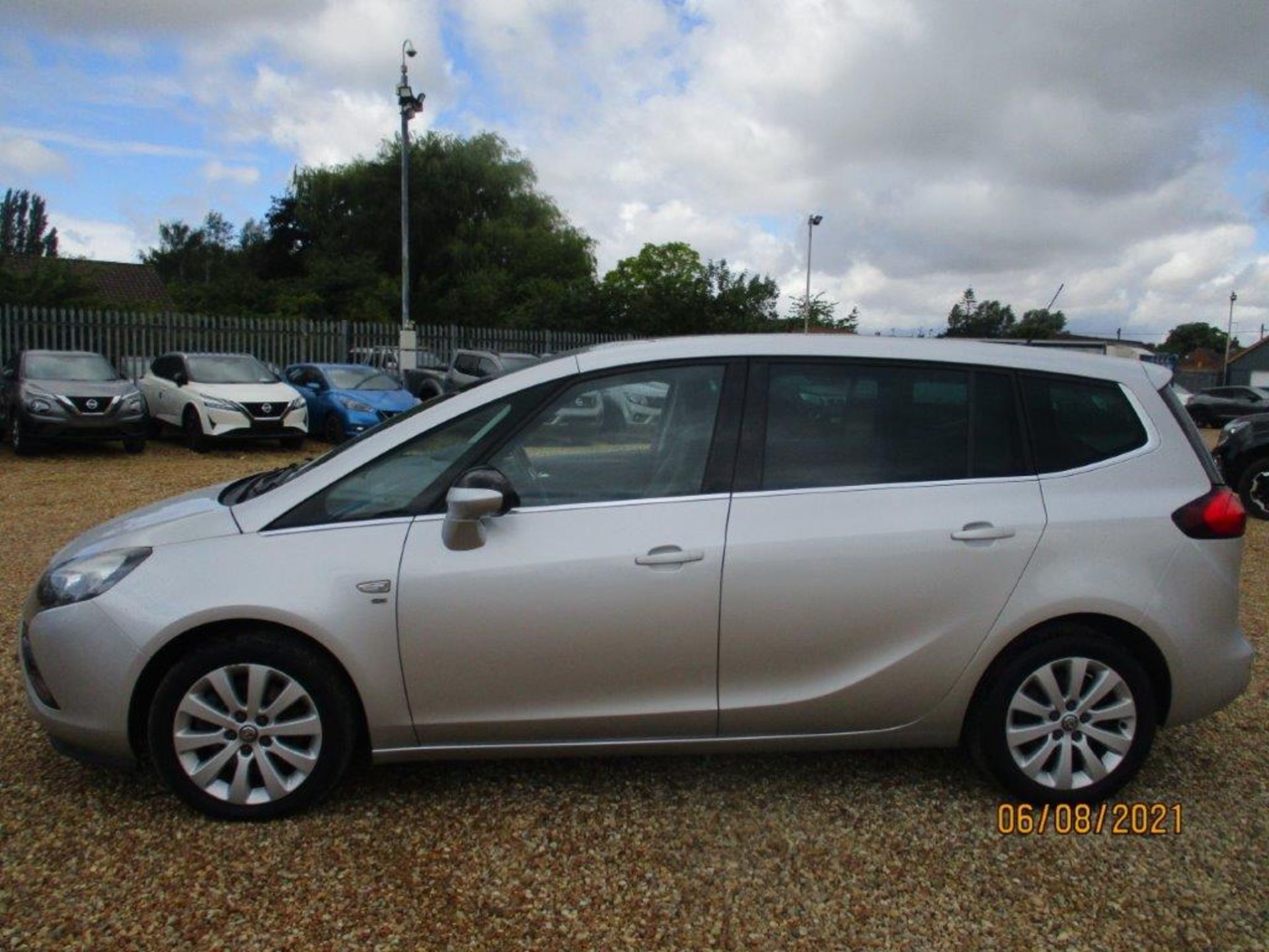 13 63 Vauxhall Zafira Tourer SE CDTI - Image 2 of 24