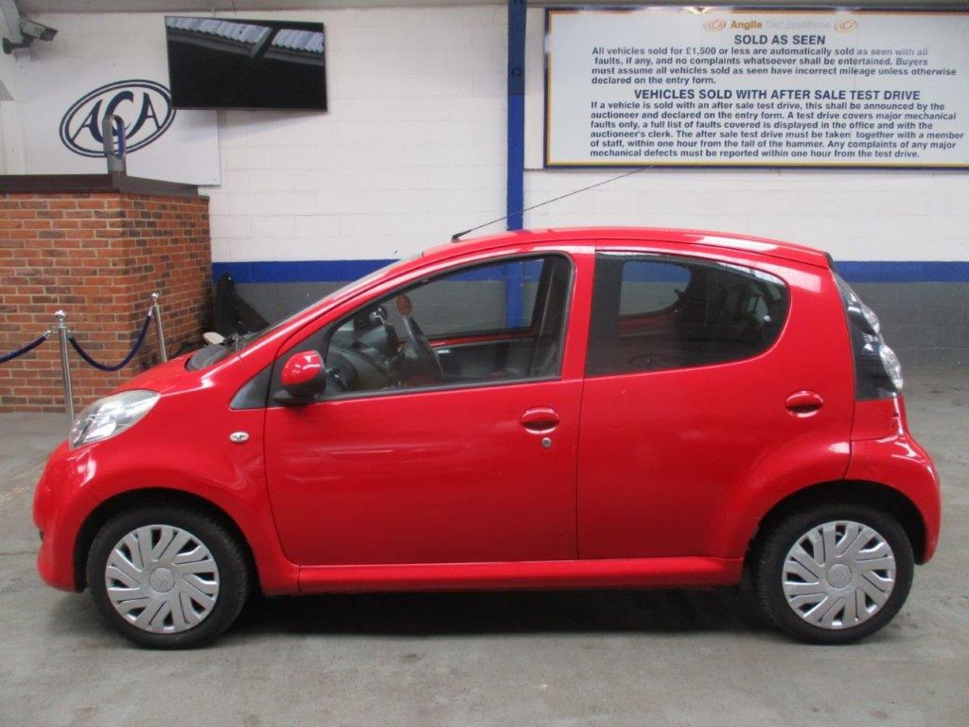 10 10 Citroen C1 VTR+ - Image 2 of 19