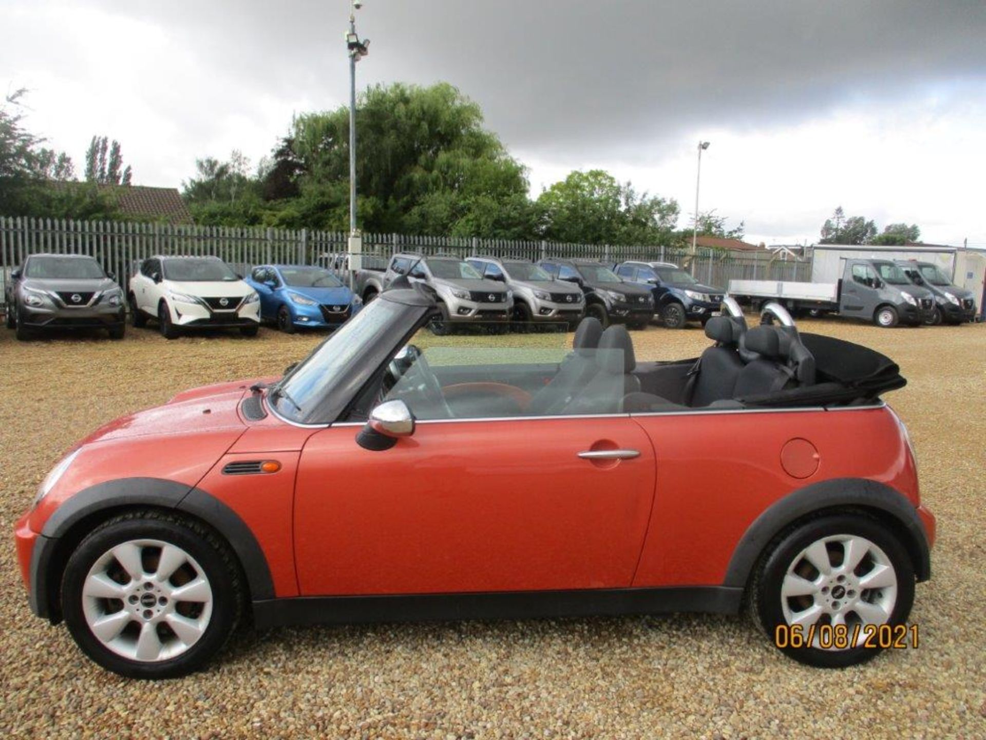 06 06 Mini One Convertible - Image 3 of 23