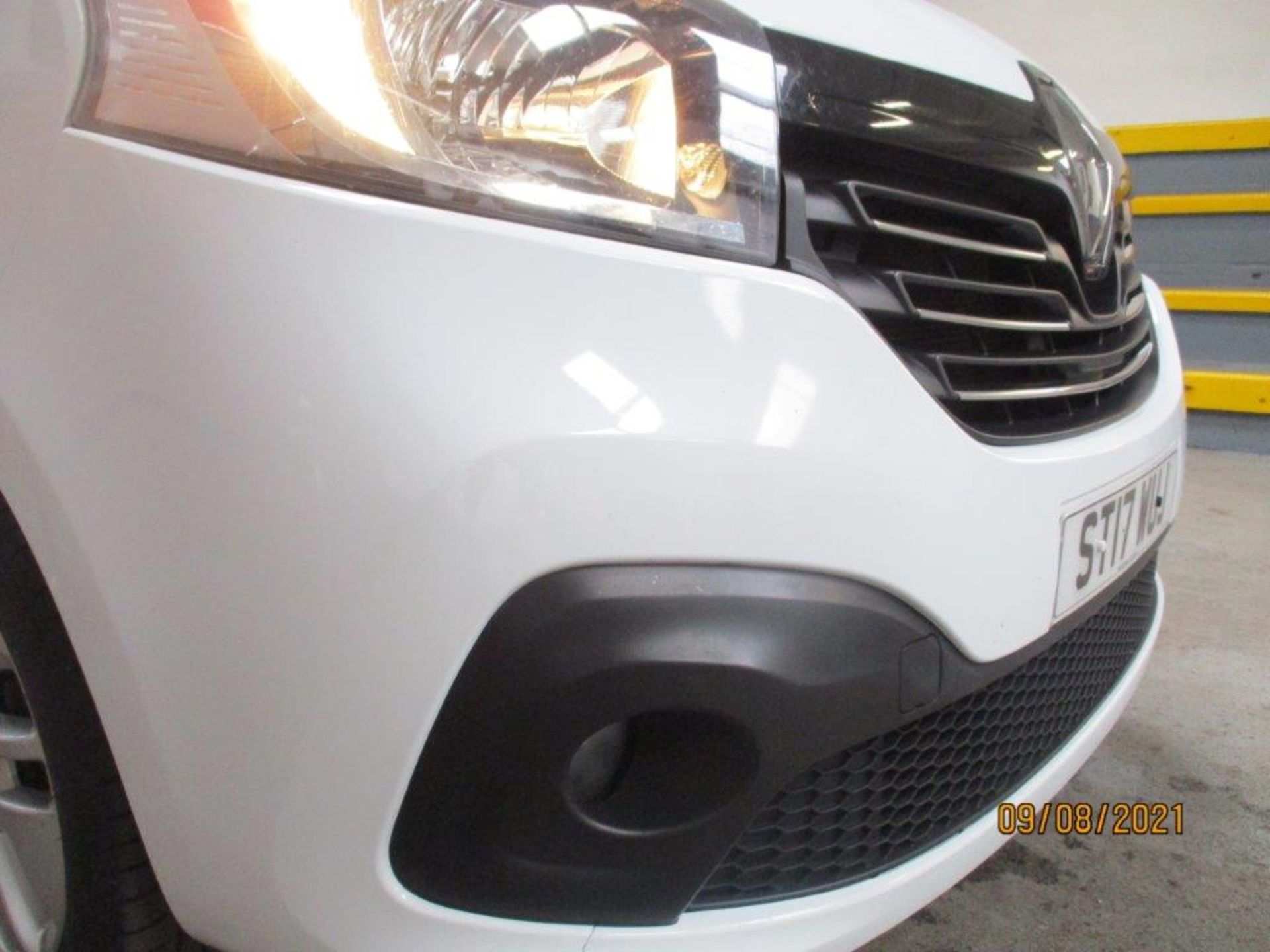 17 17 Renault Trafic LL29 Sport Nav - Image 5 of 31