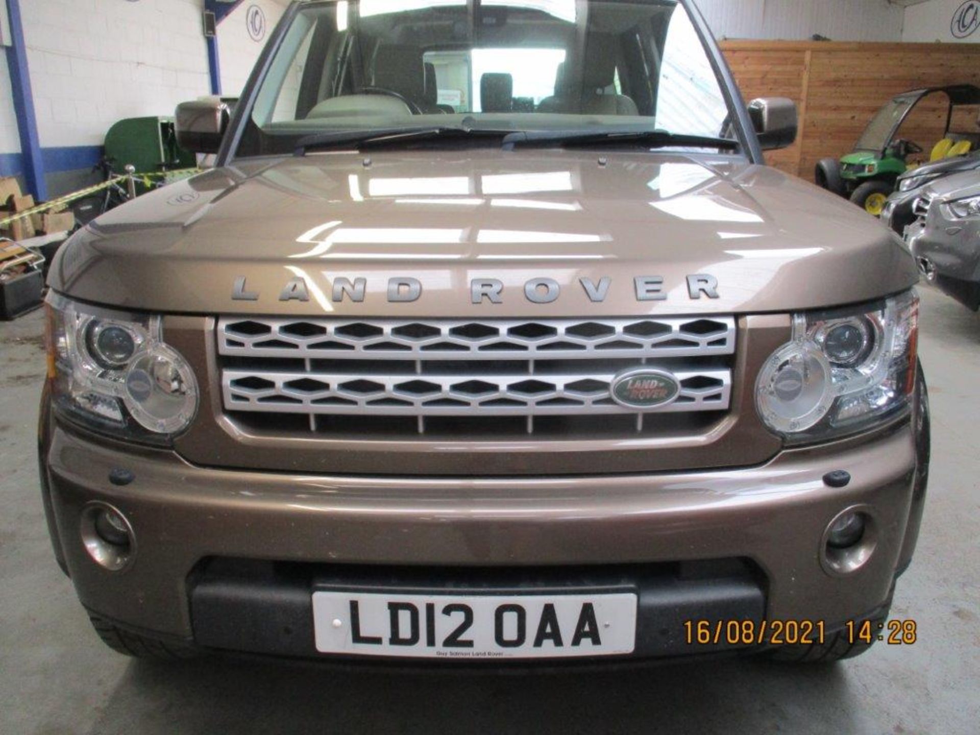 12 12 L/Rover Discovery HSE SDV6 - Image 9 of 32