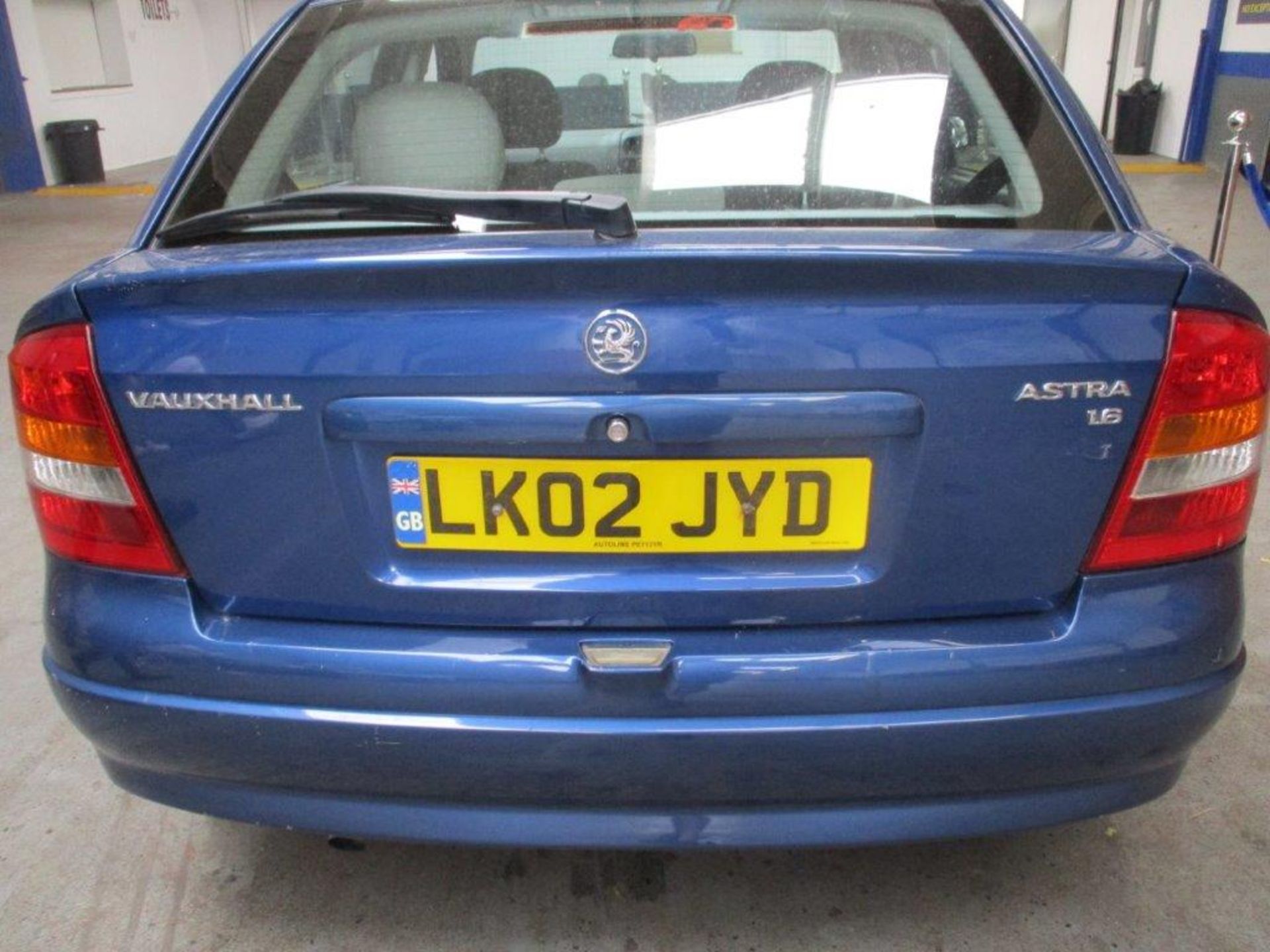 02 02 Vauxhall Astra Club 8V - Image 9 of 24