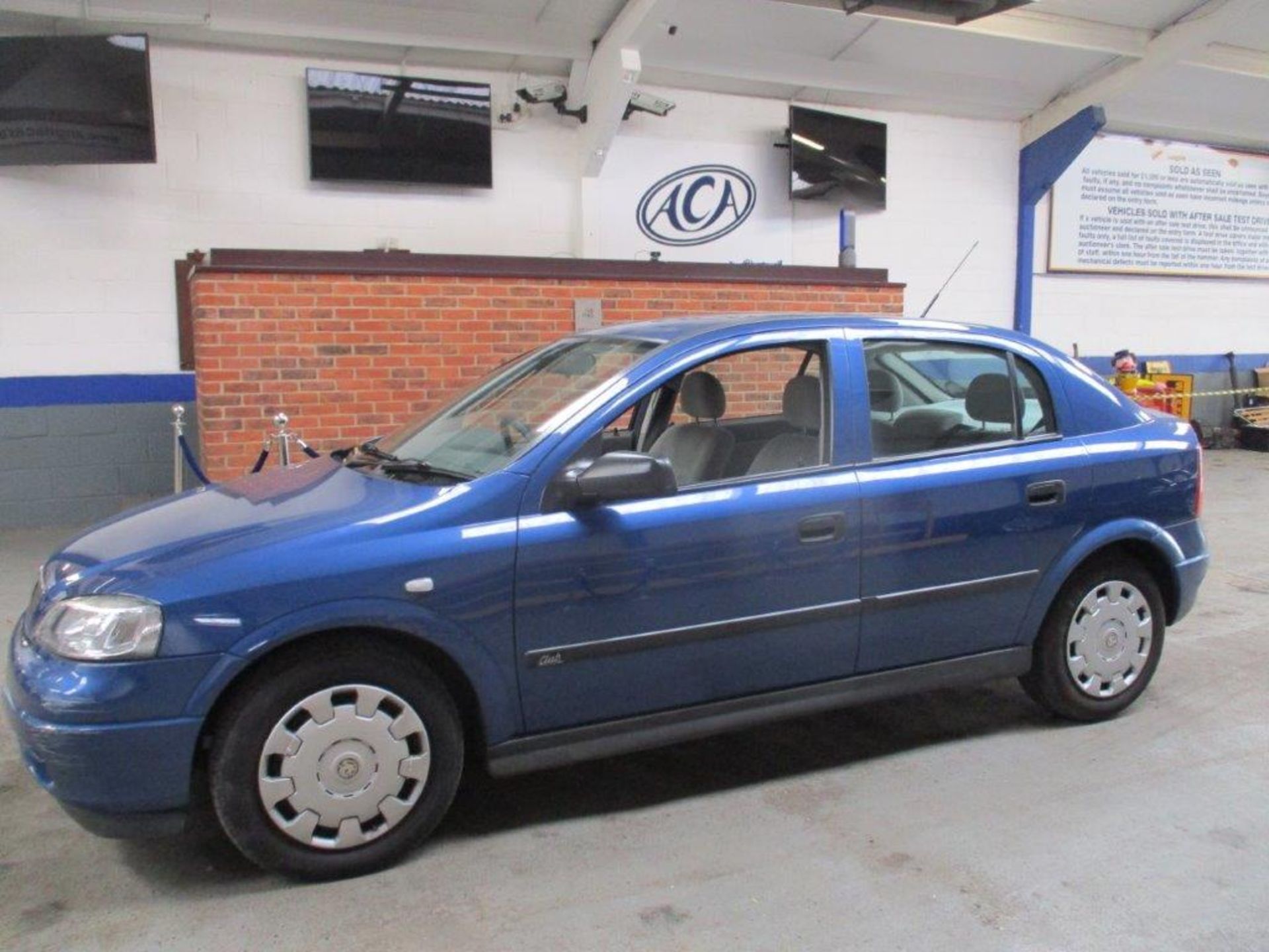 02 02 Vauxhall Astra Club 8V