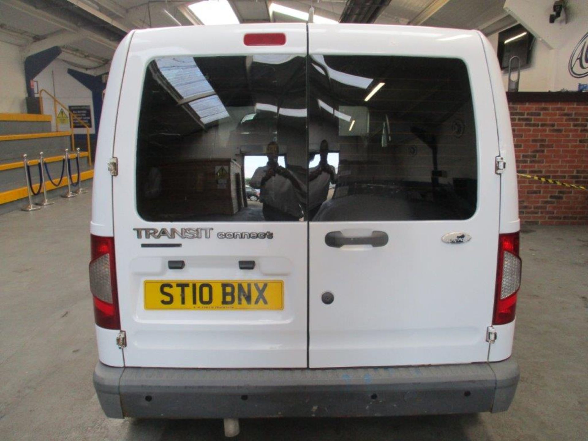 10 10 Ford Transit Connect 75 T220 - Image 2 of 20