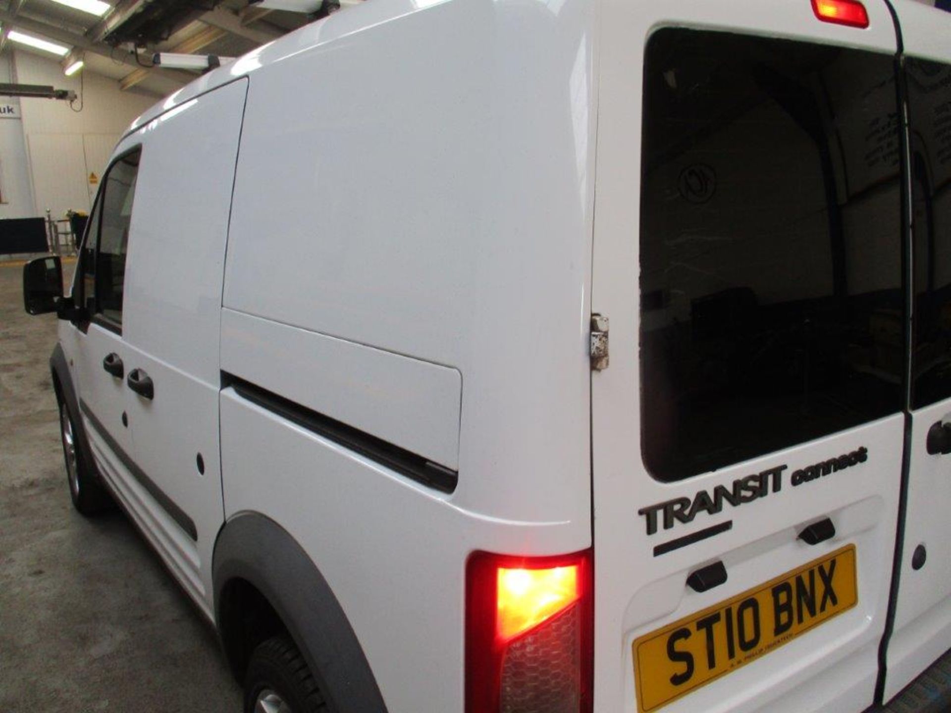 10 10 Ford Transit Connect 75 T220 - Image 10 of 20