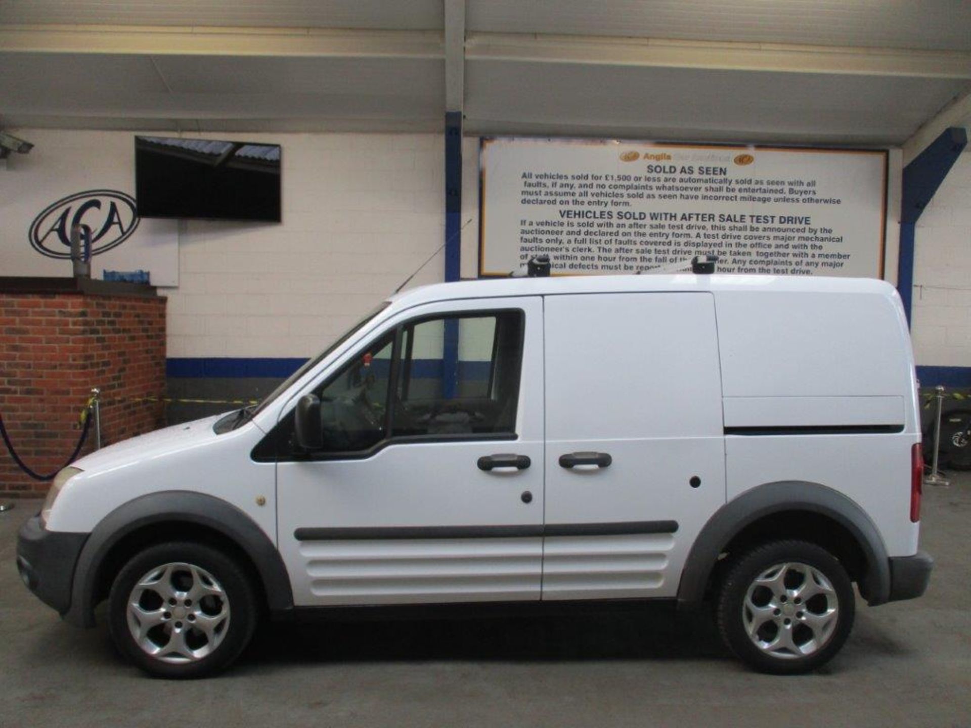 10 10 Ford Transit Connect 75 T220 - Image 5 of 20