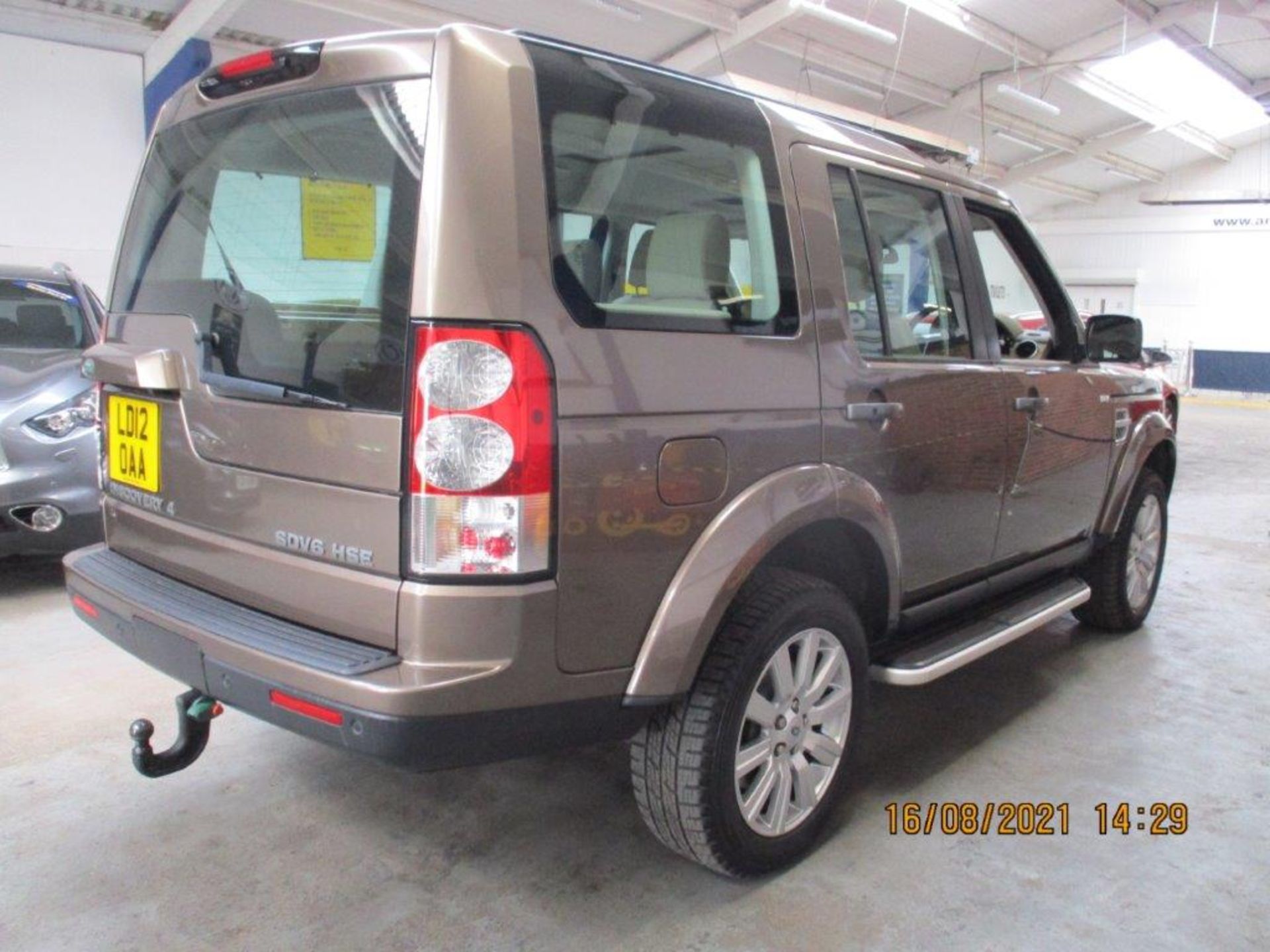 12 12 L/Rover Discovery HSE SDV6 - Image 2 of 32