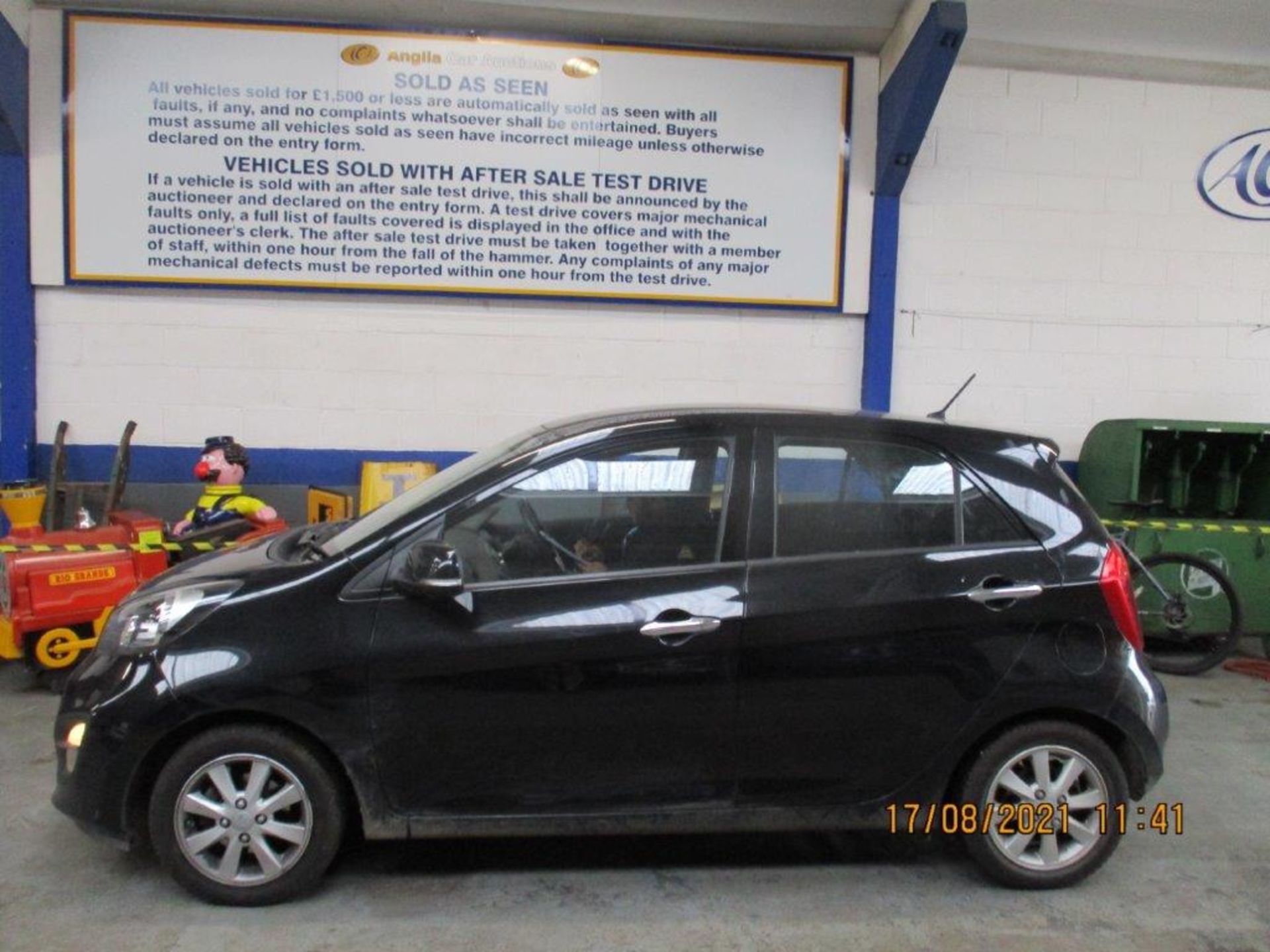 15 15 Kia Picanto 2 - Image 2 of 17