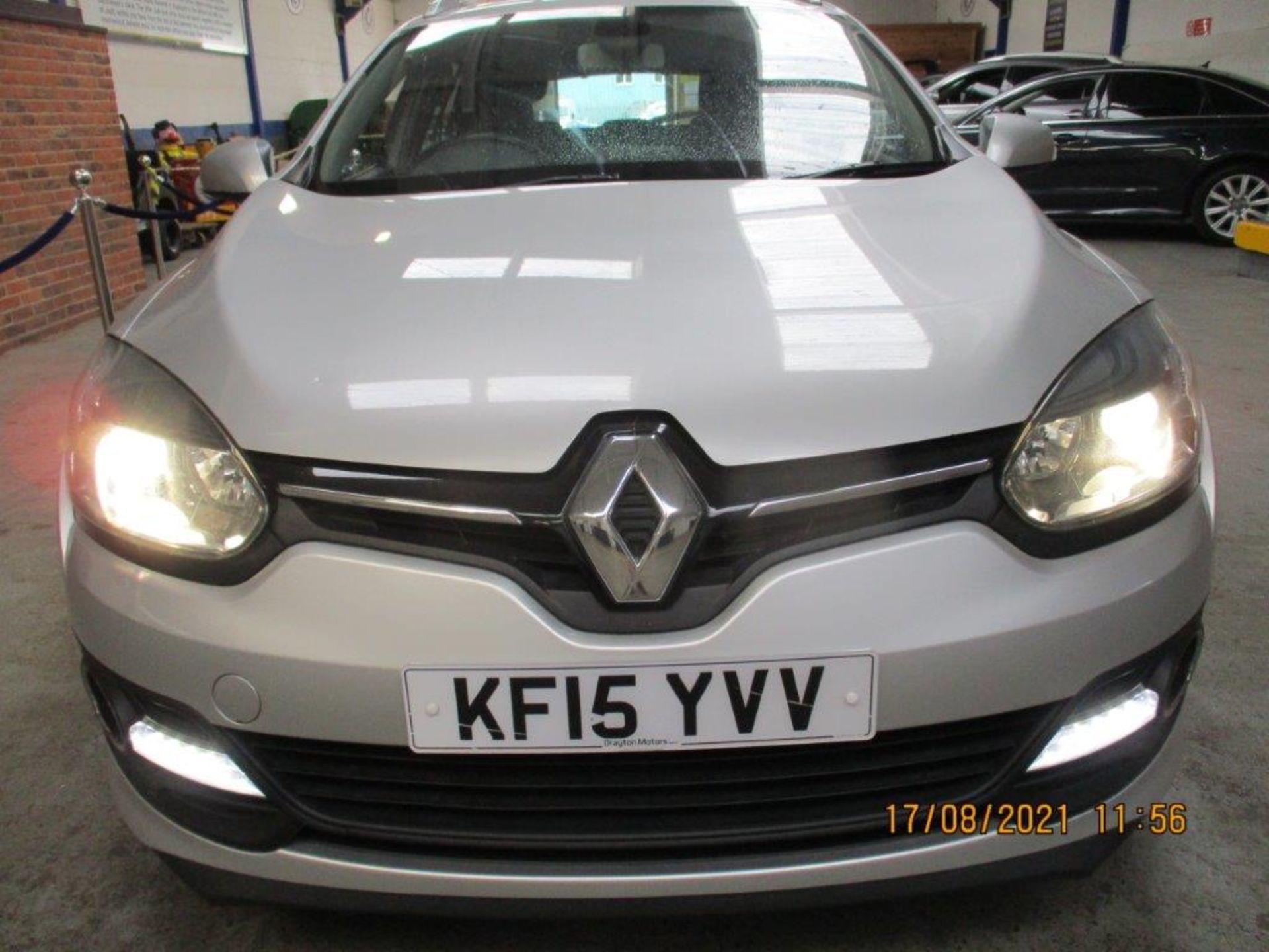 15 15 Renault Megane Dynamique DCi - Image 12 of 25