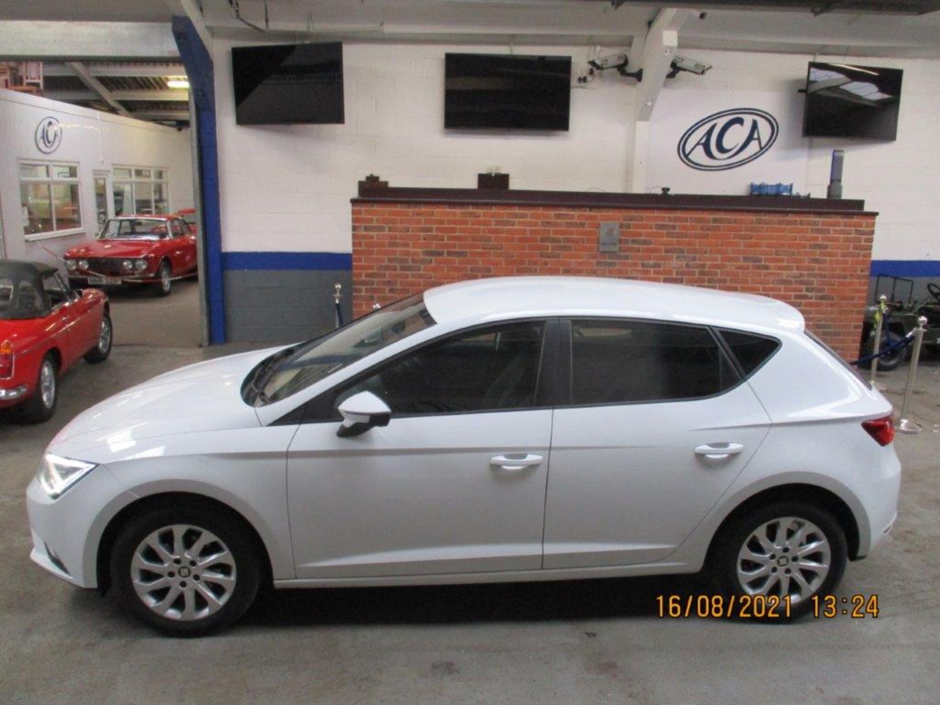 14 14 Seat Leon SE Technology TDI - Image 2 of 19