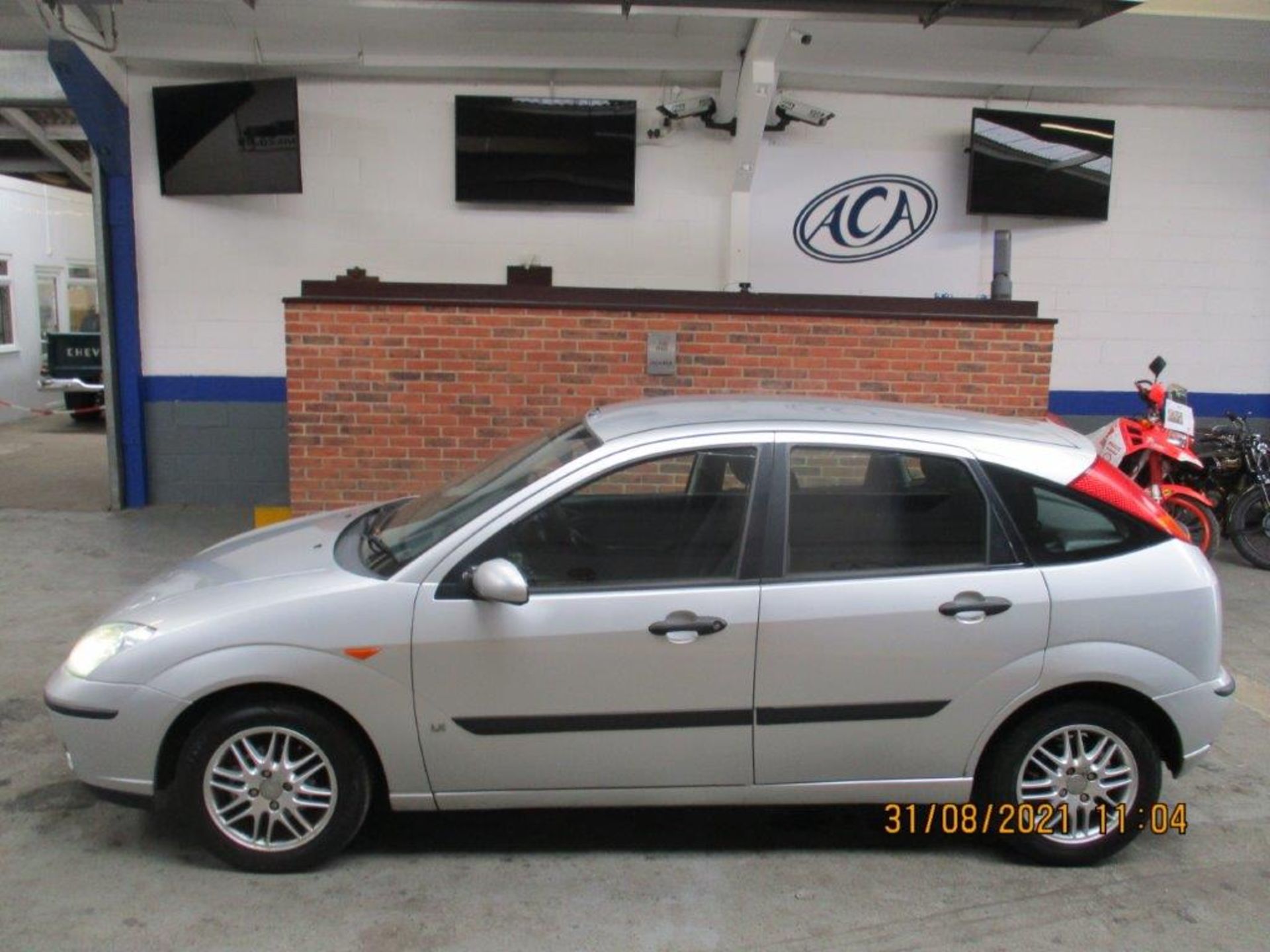 04 04 Ford Focus LX - Image 2 of 16