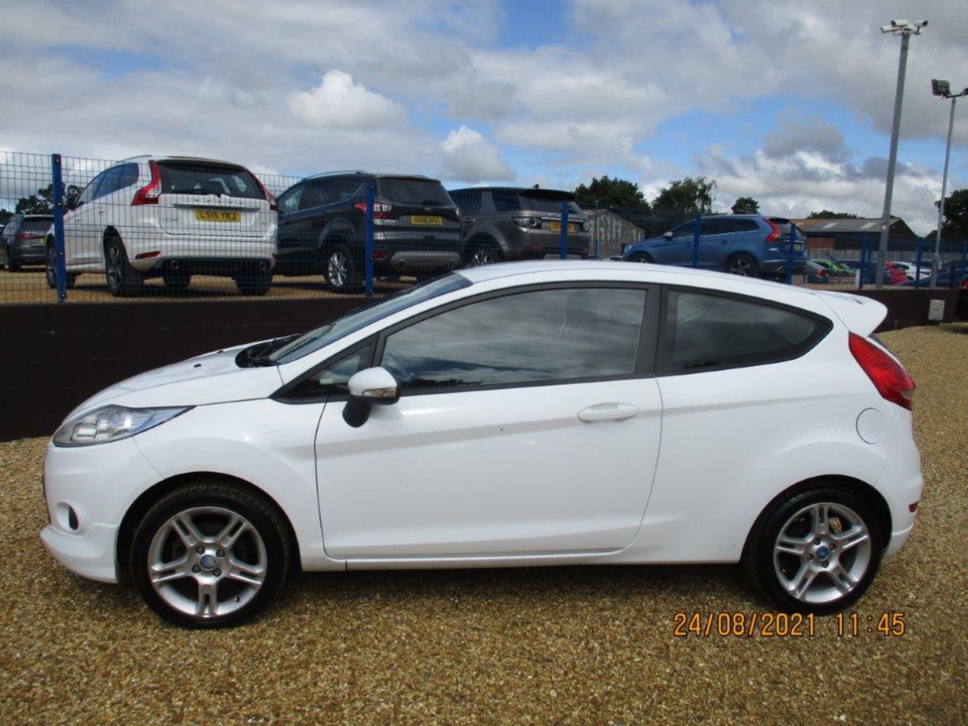 09 59 Ford Fiesta Zetec S 120 - Image 2 of 21