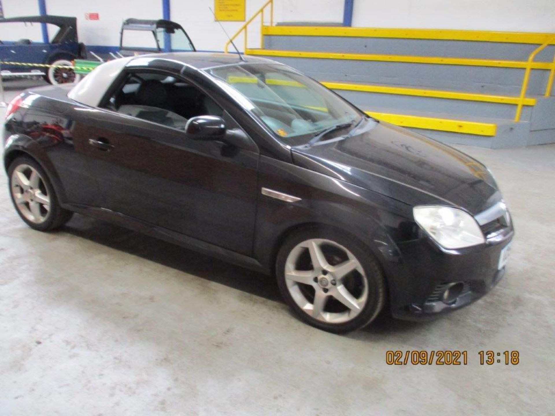 58 08 Vauxhall Tigra Exclusiv - Image 3 of 11