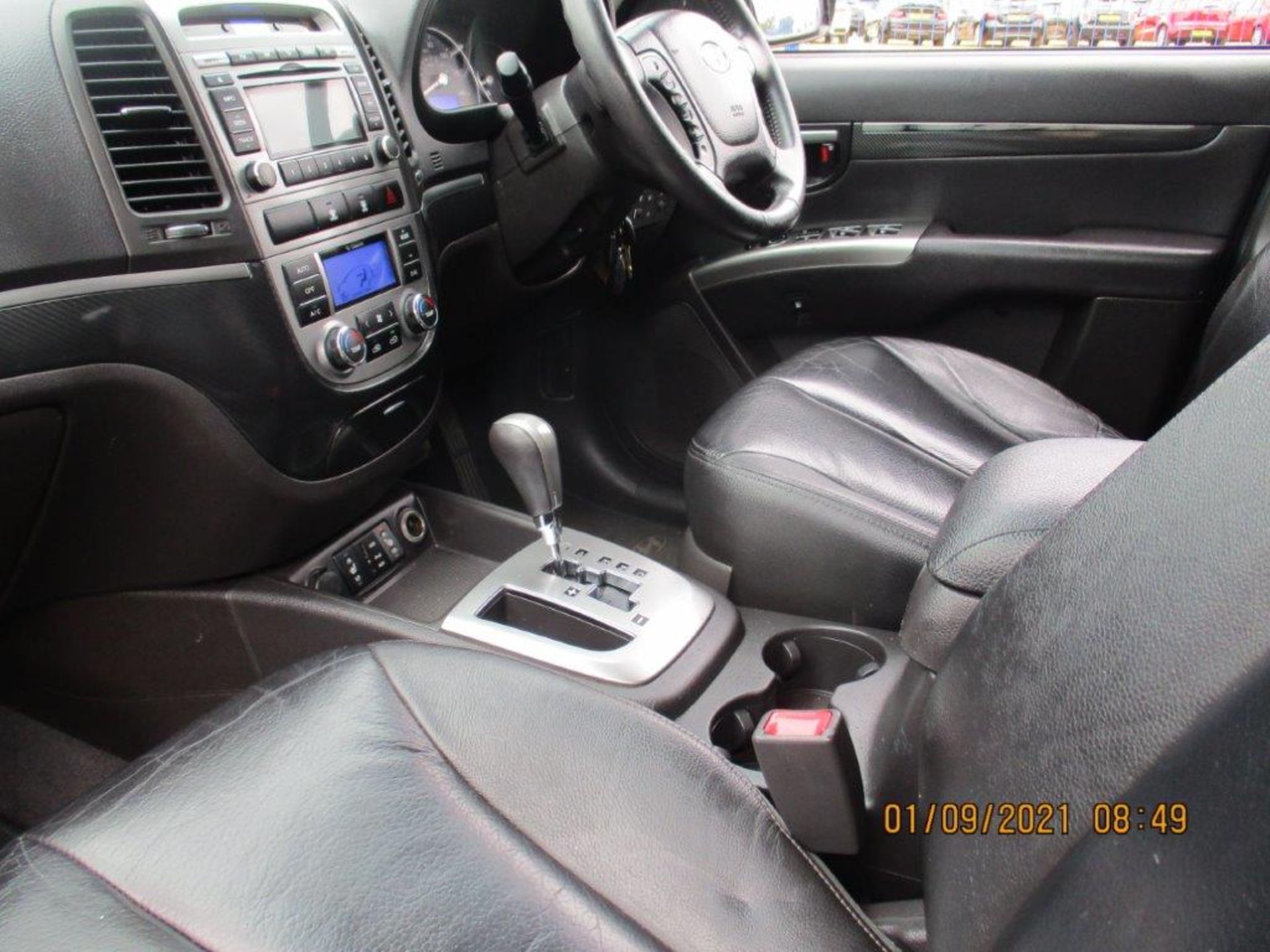 10 10 Hyundai Santa Fe Premium CRDi - Image 19 of 27