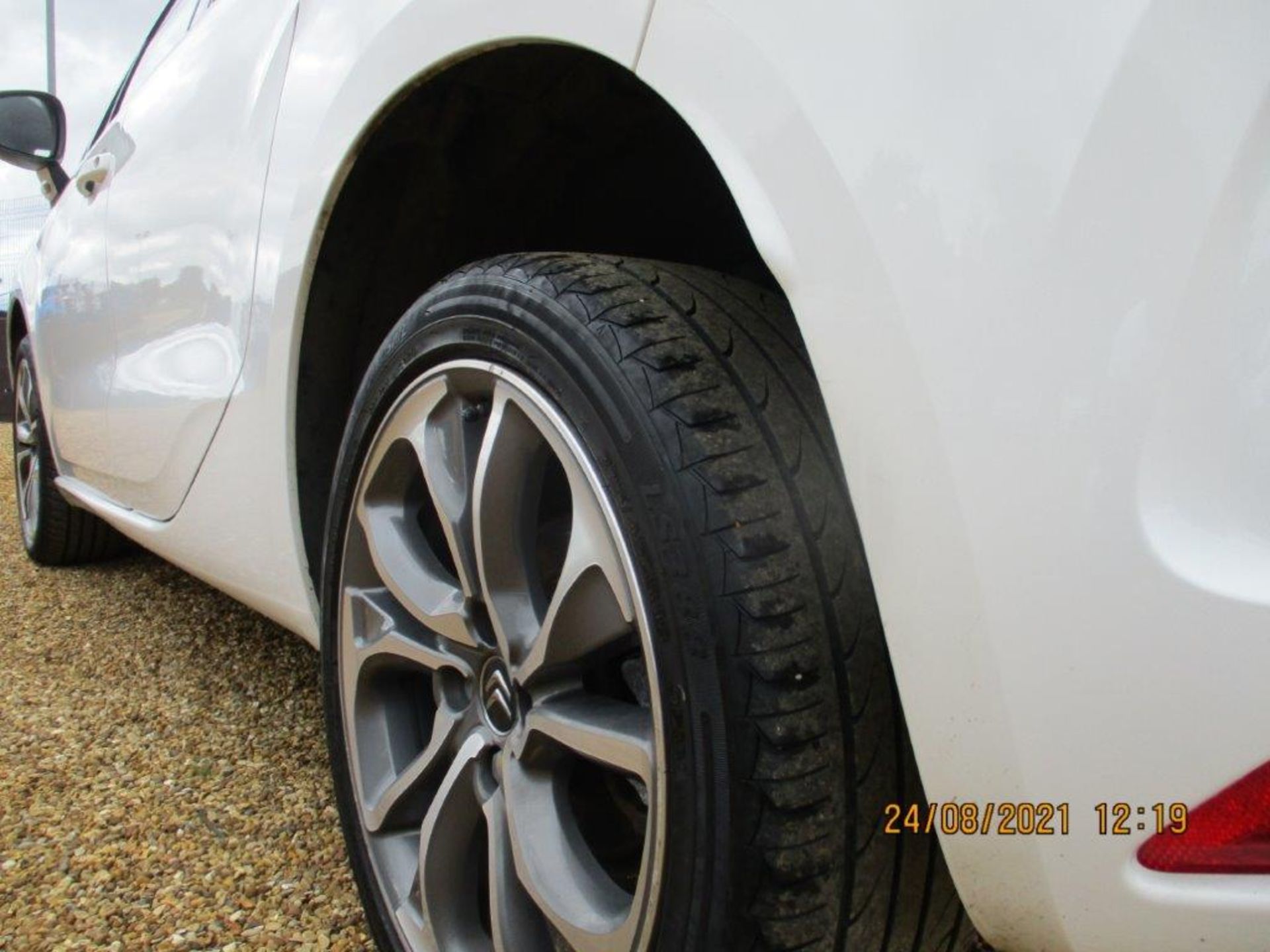 13 13 Citroen DS4 Style HDI 5dr - Image 11 of 21