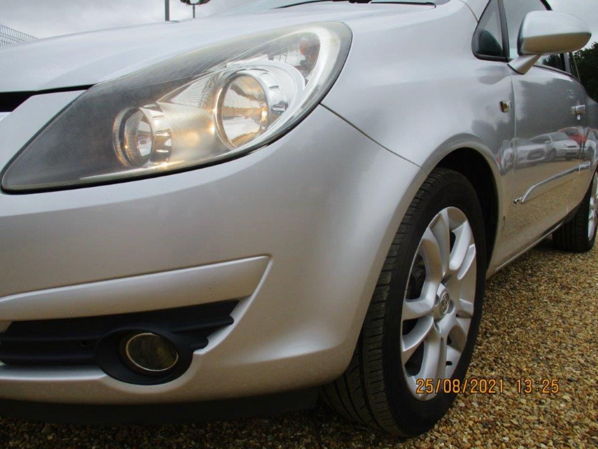 07 57 Vauxhall Corsa SXI 3dr - Image 3 of 17
