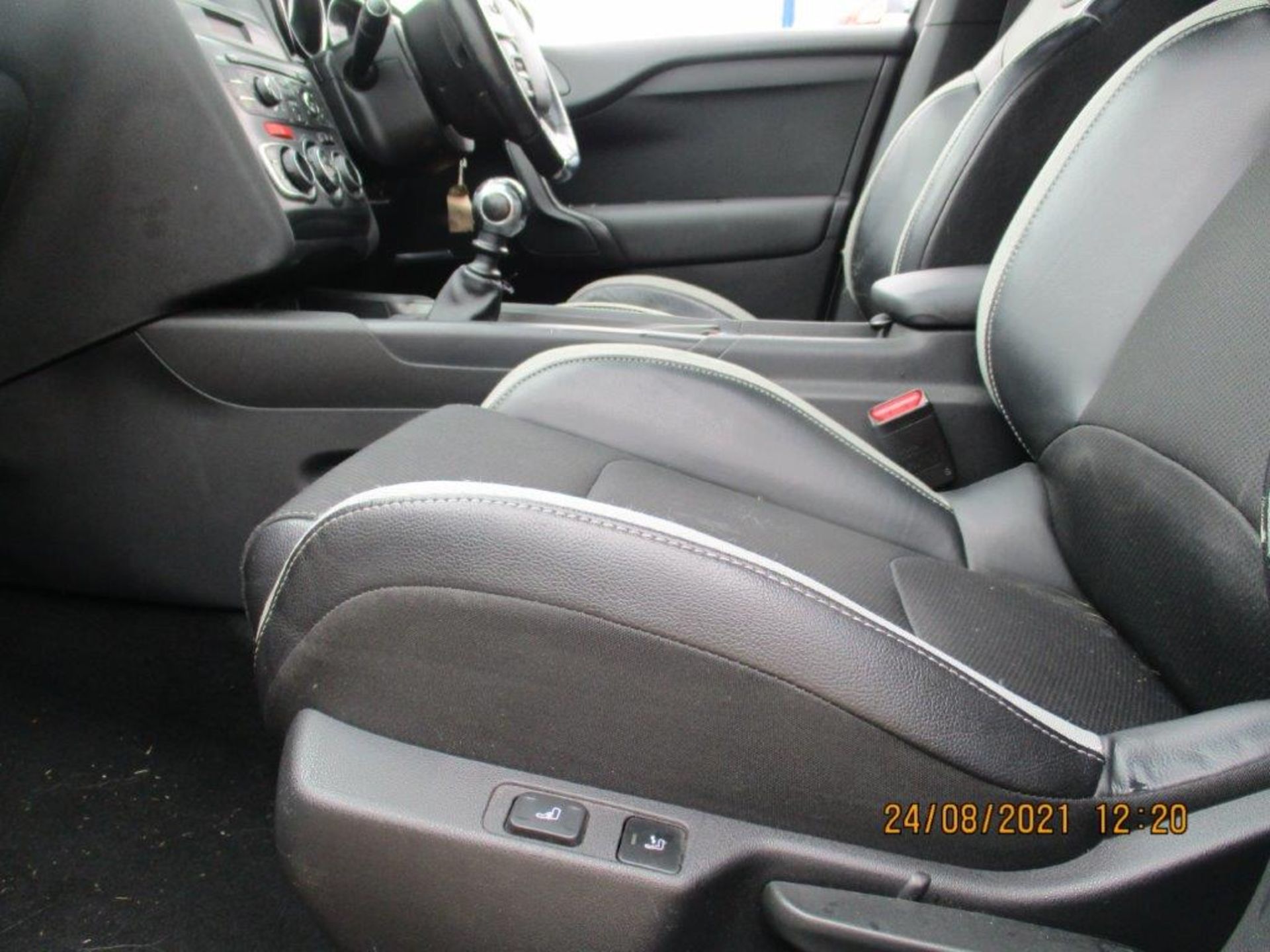 13 13 Citroen DS4 Style HDI 5dr - Image 15 of 21