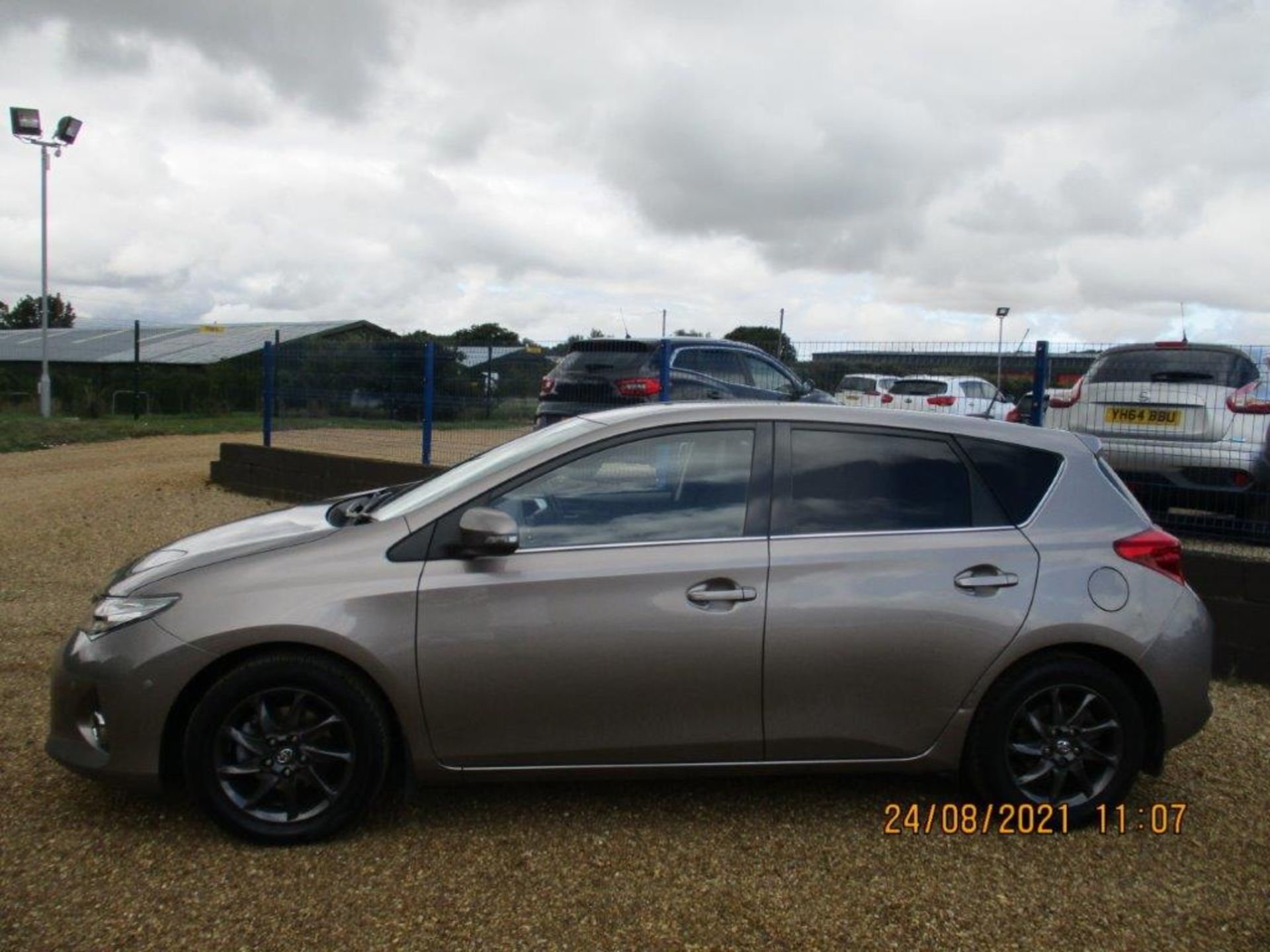 13 13 Toyota Auris Excel D4-D - Image 4 of 24