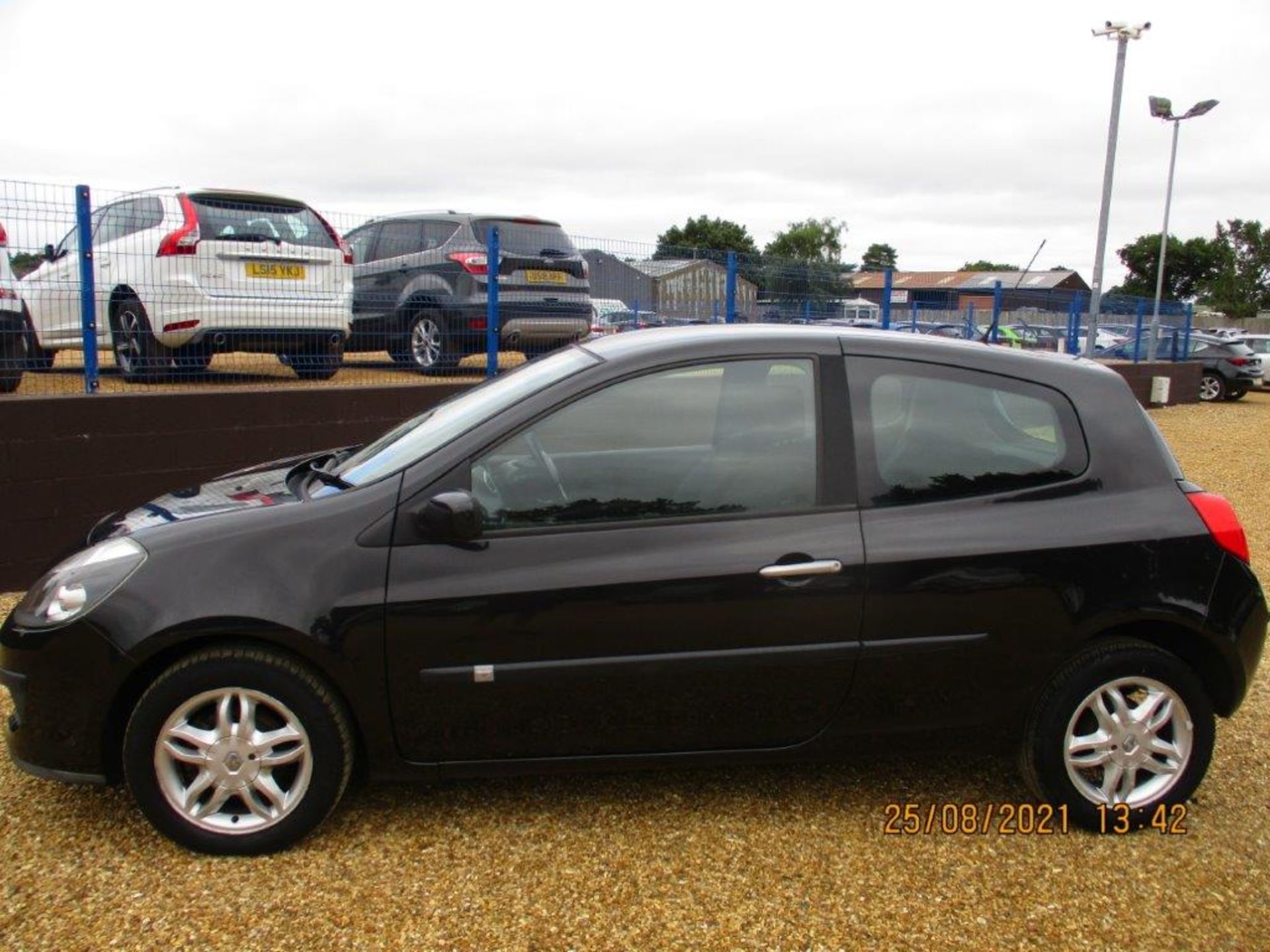 56 06 Renault Clio Dynamique - Image 2 of 17