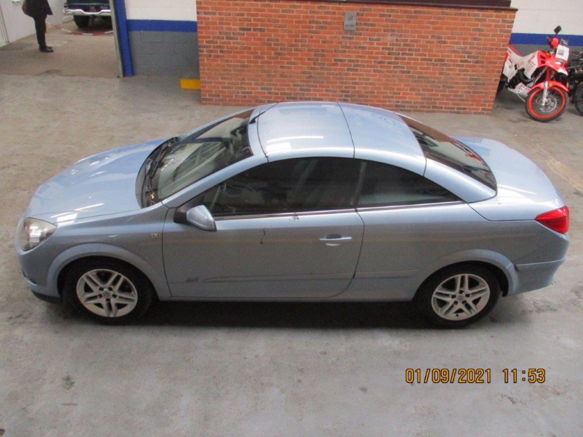 07 07 Vauxhall Astra Twin top Sport - Image 2 of 14