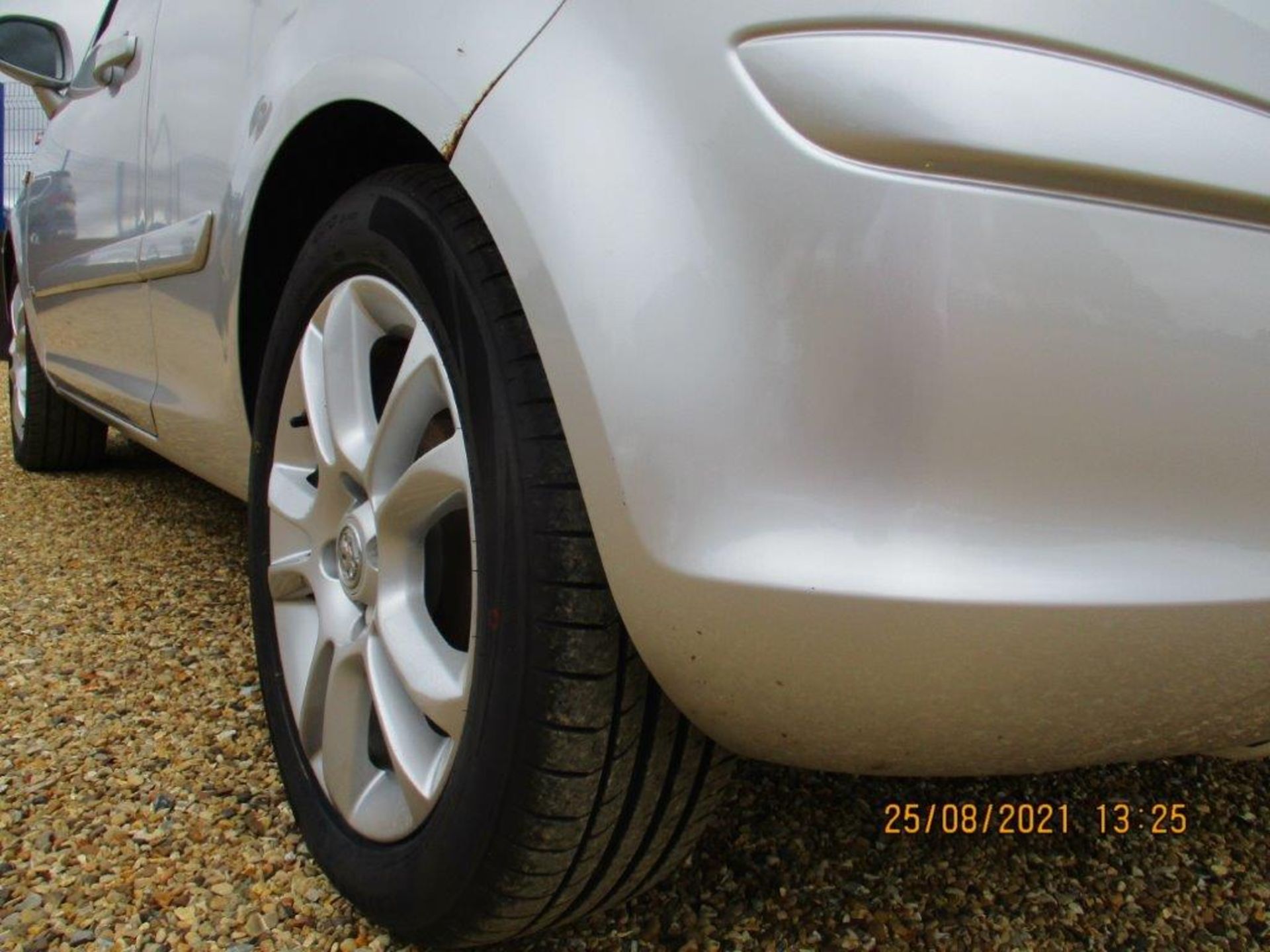 07 57 Vauxhall Corsa SXI 3dr - Image 4 of 17