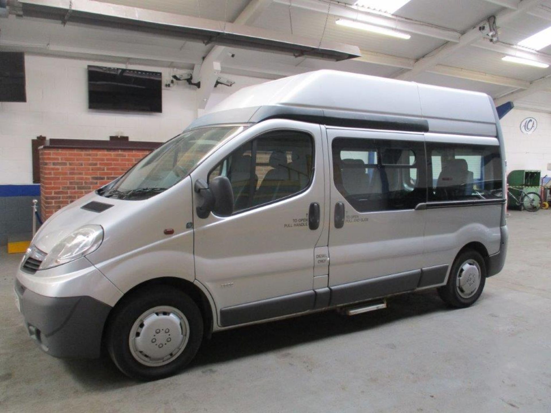 12 12 Vauxhall Vivaro 2900 CDTI