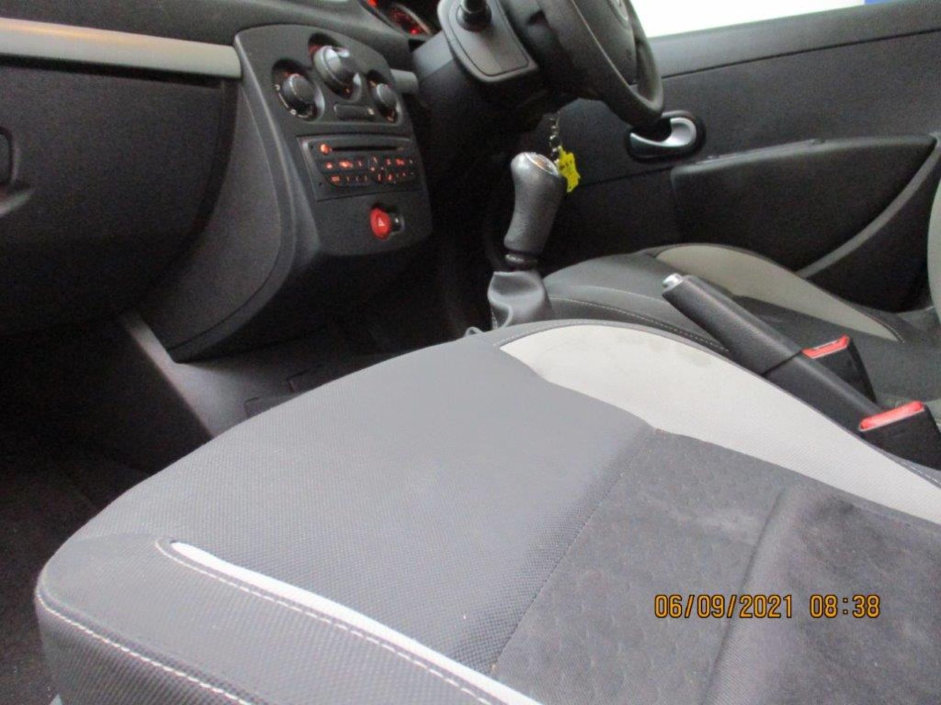 11 11 Renault Clio Expression DCi - Image 15 of 20