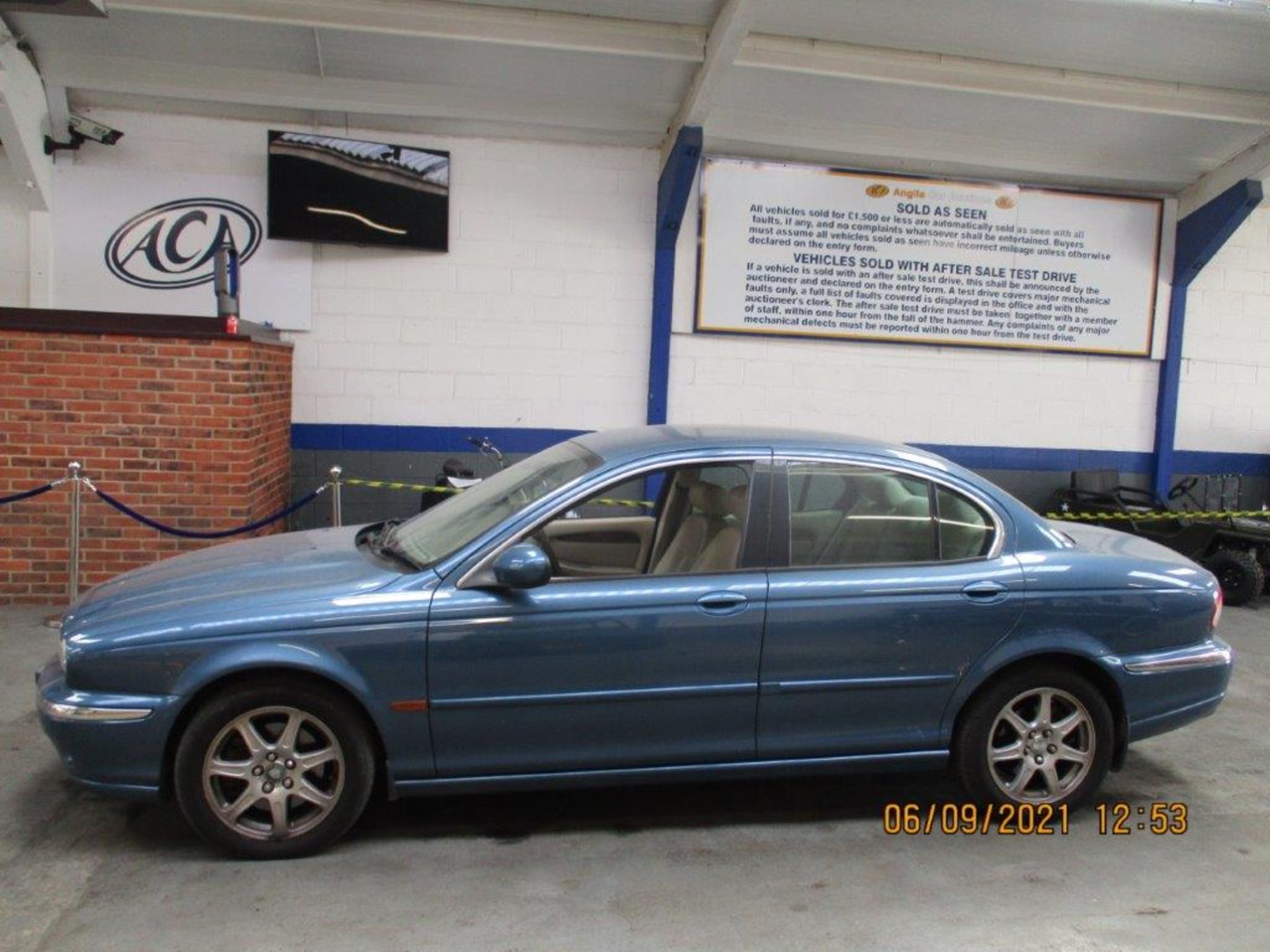 02 02 Jaguar X Type V6 SE - Image 6 of 17