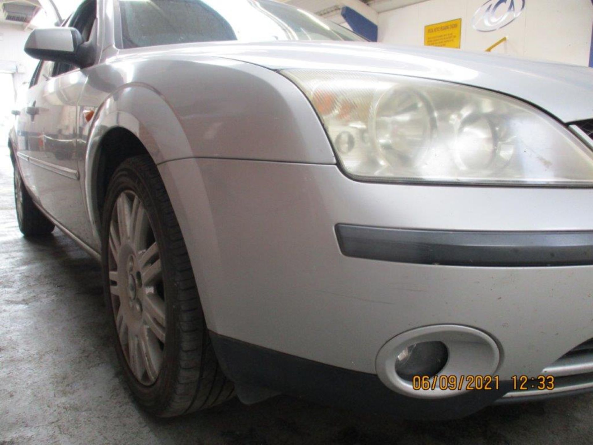51 01 Ford Mondeo Ghia X - Image 8 of 14