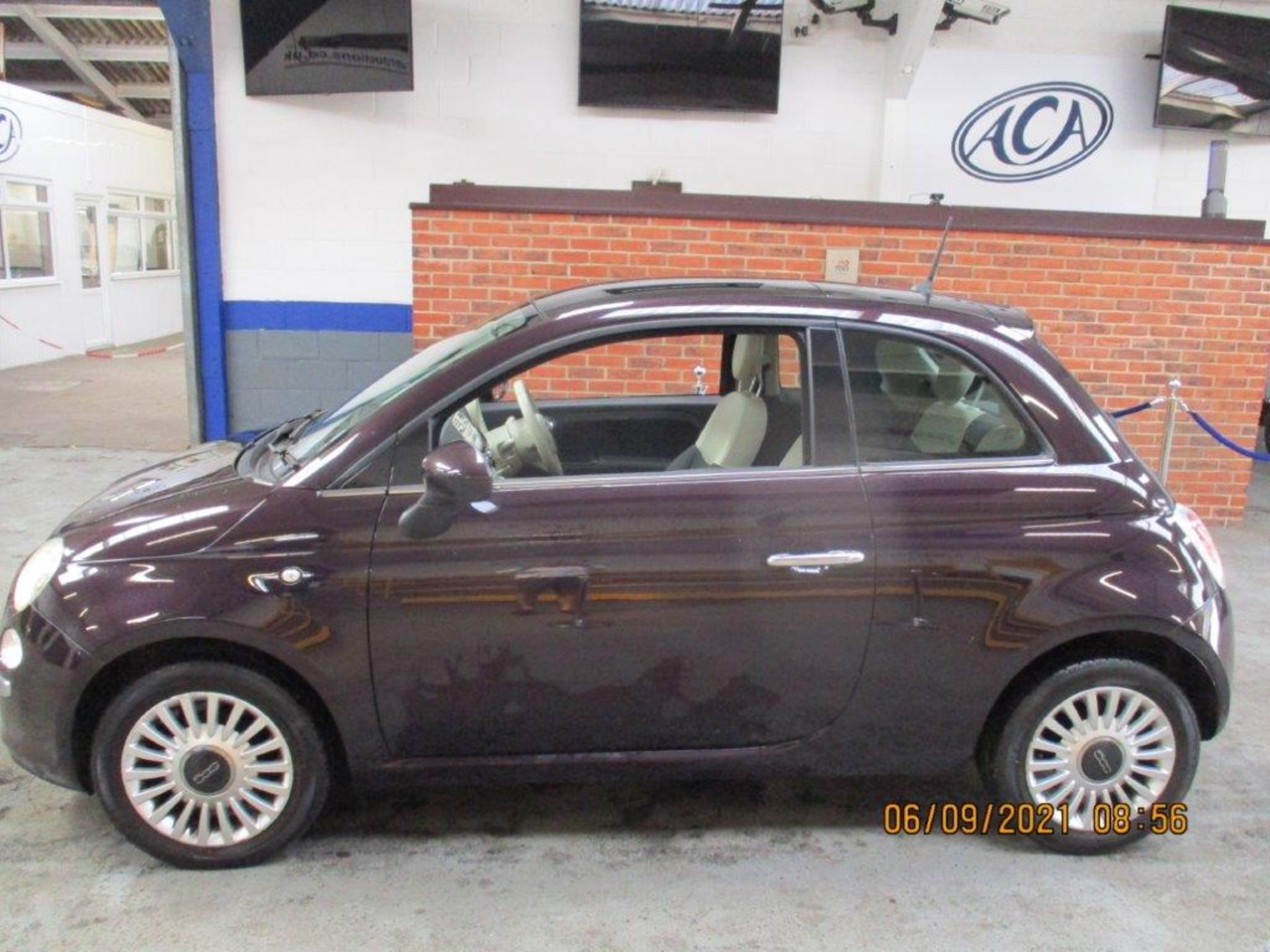 13 13 Fiat 500 Lounge RHD - Image 2 of 22