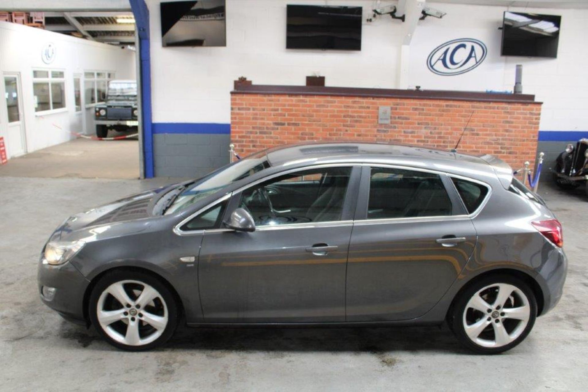 10 10 Vauxhall Astra SRI CDTI 157 - Image 2 of 29