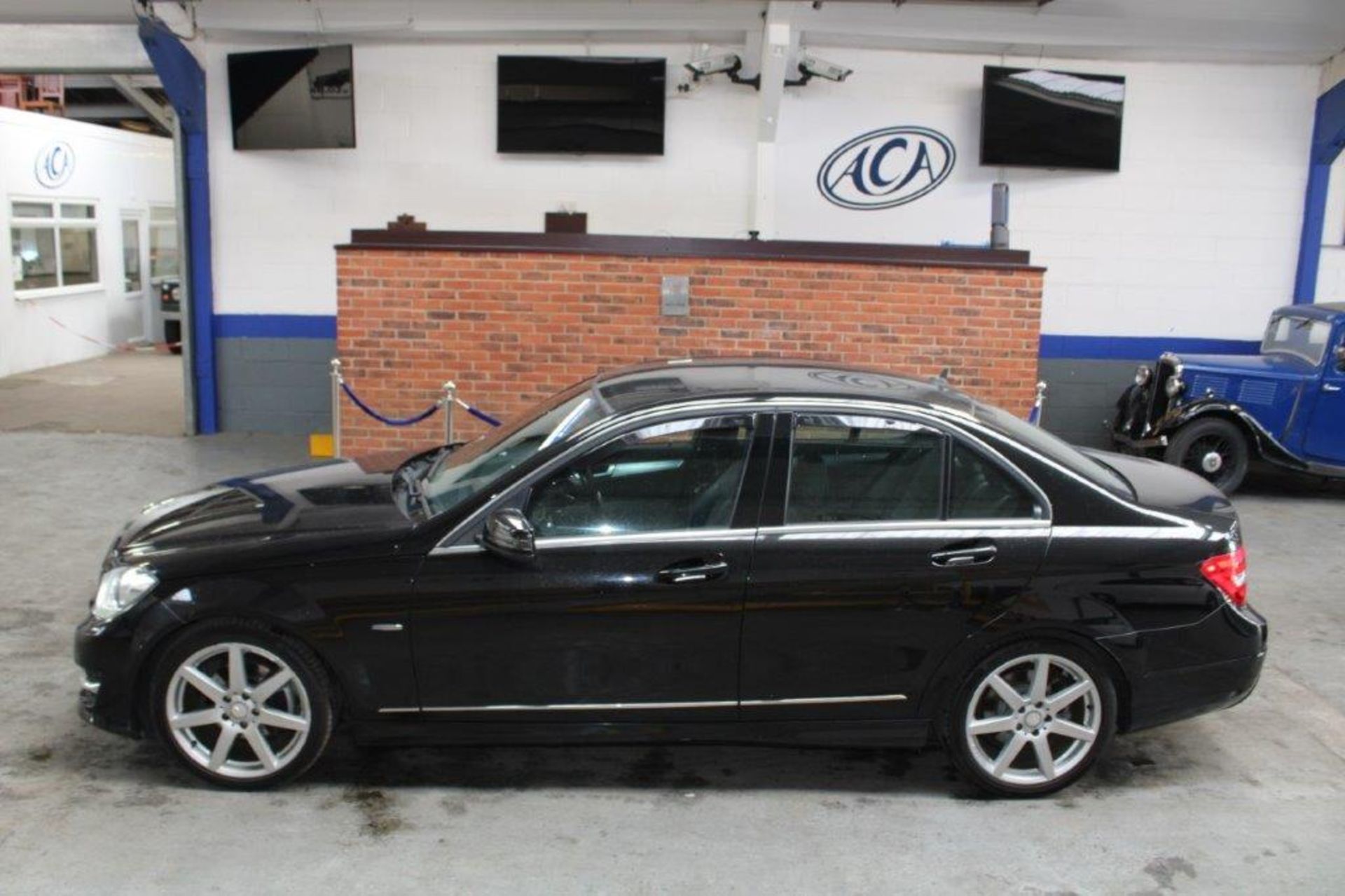 11 11 Mercedes C180 Sport Blue - Image 2 of 24