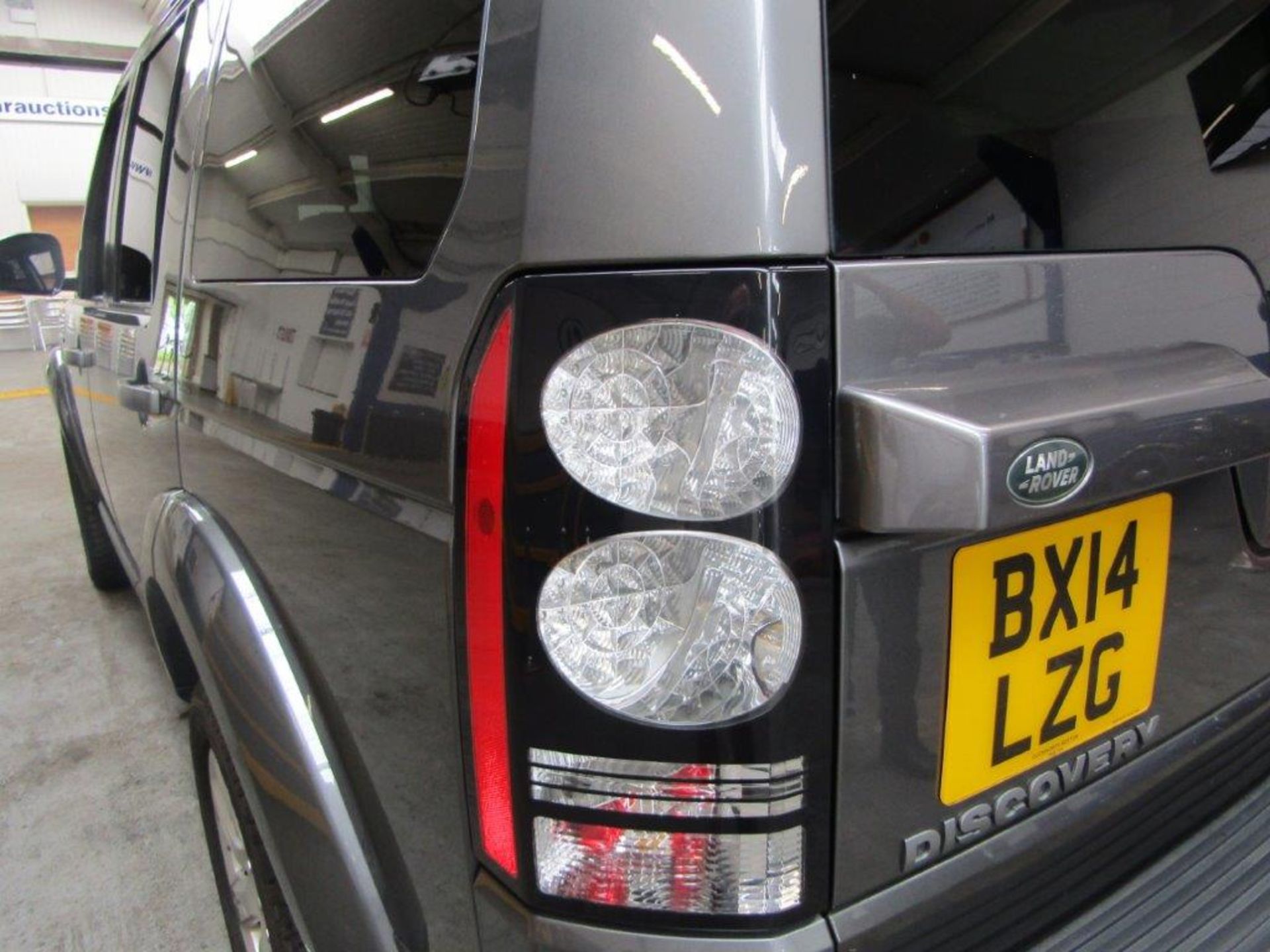 14 14 L/Rover Discovery XS SDV6 - Image 10 of 23