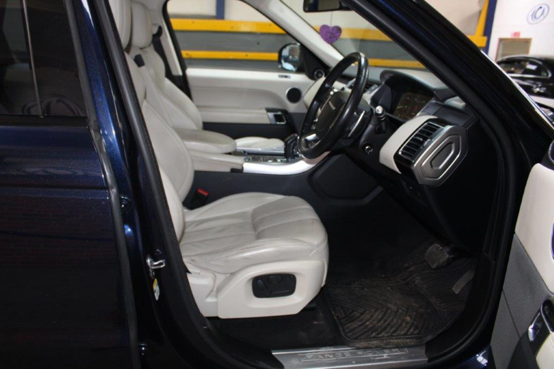 63 13 Range Rover Sport HSE SDV - Image 33 of 33